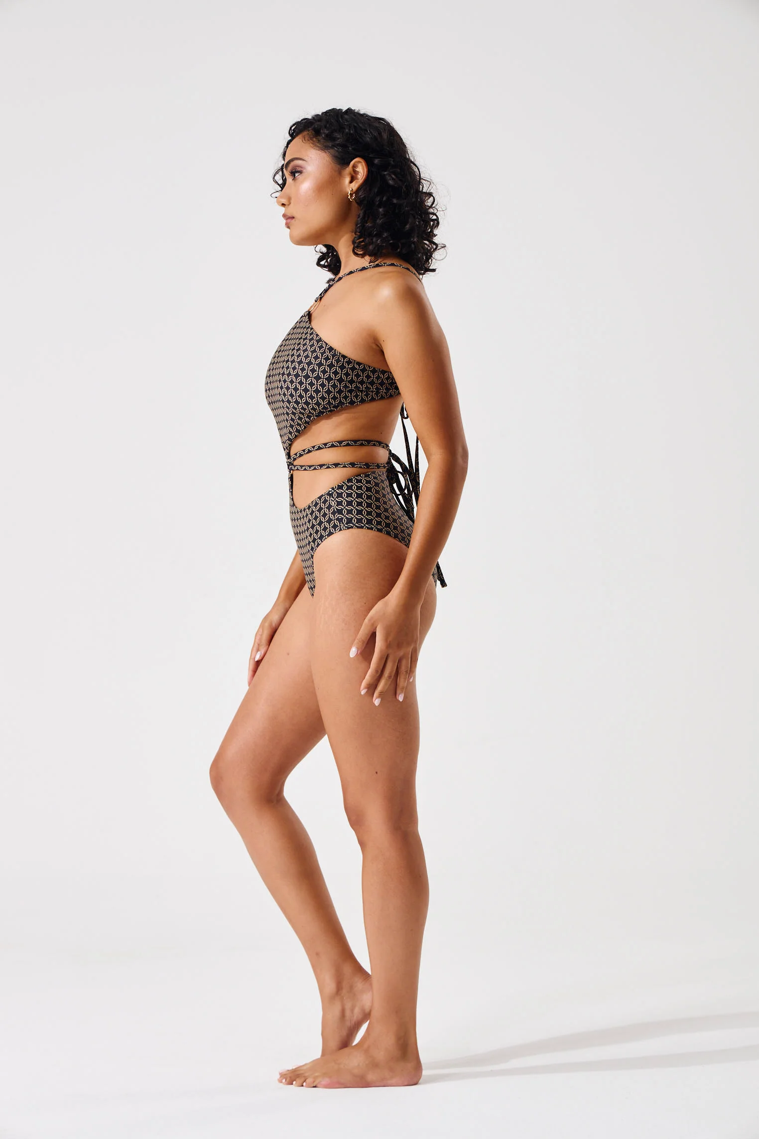1 Piece Cutout Hankie Chain Monogram Swimsuit - Black - Image 5