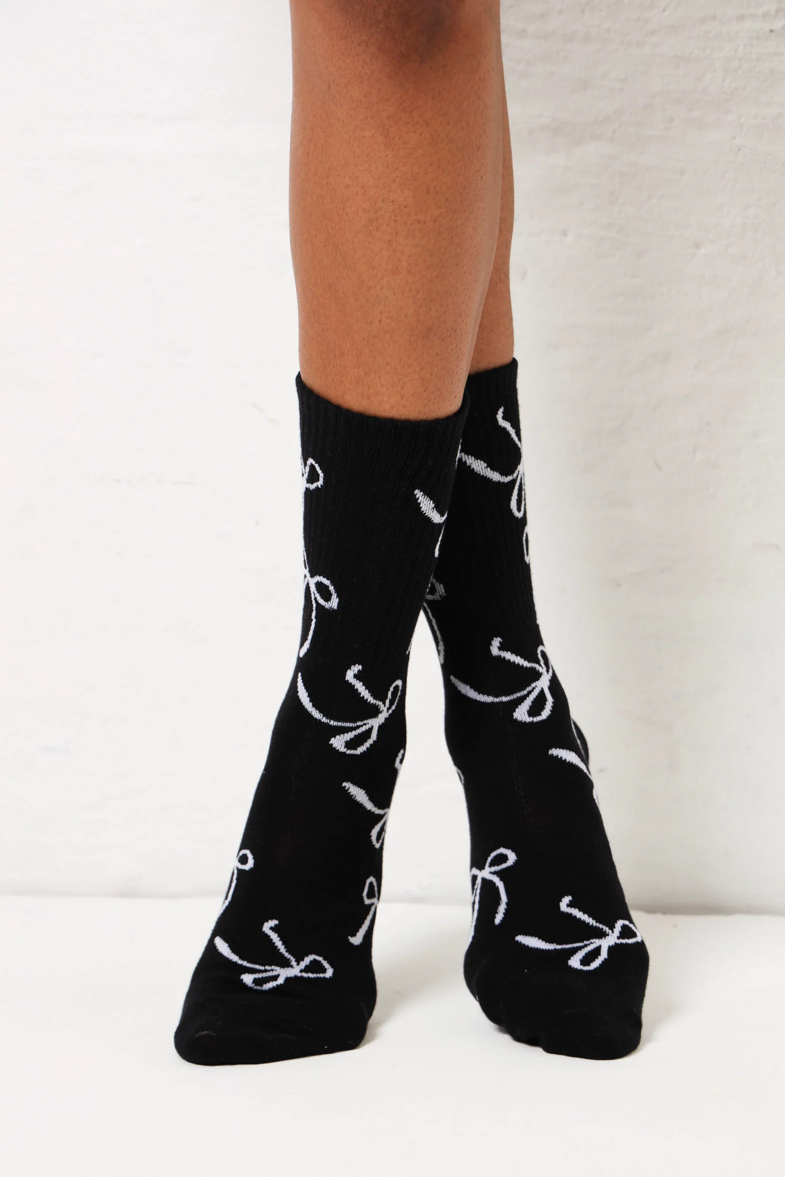 2 Pack All-Over Bow Crew Sock - Black/White - Image 3