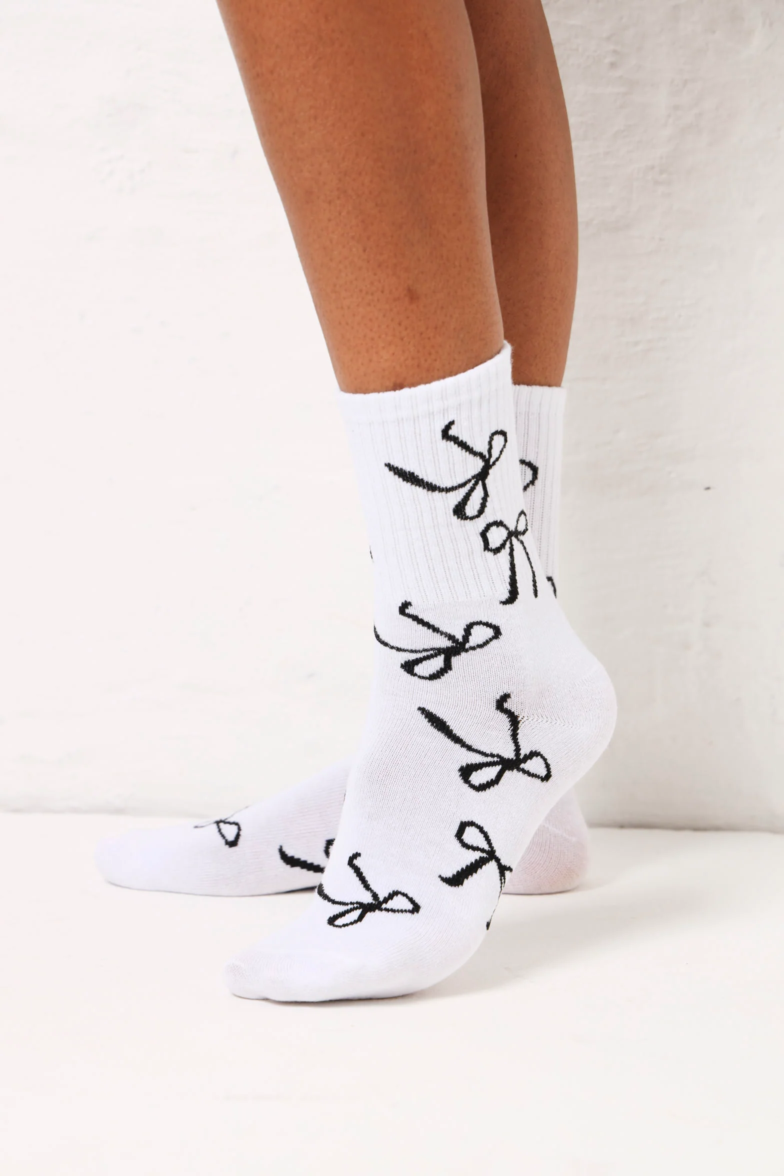 2 Pack All-Over Bow Crew Sock - Black/White - Image 4