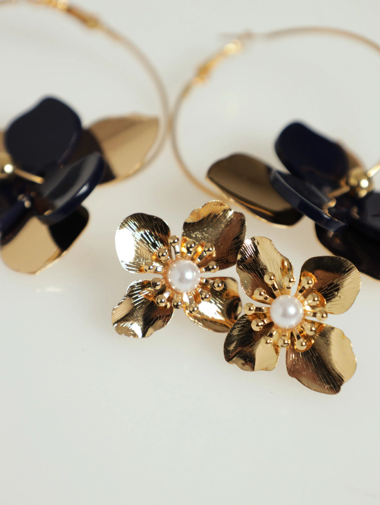 2 Pack Flower Stud & Hoop Earrings - Gold - Image 2