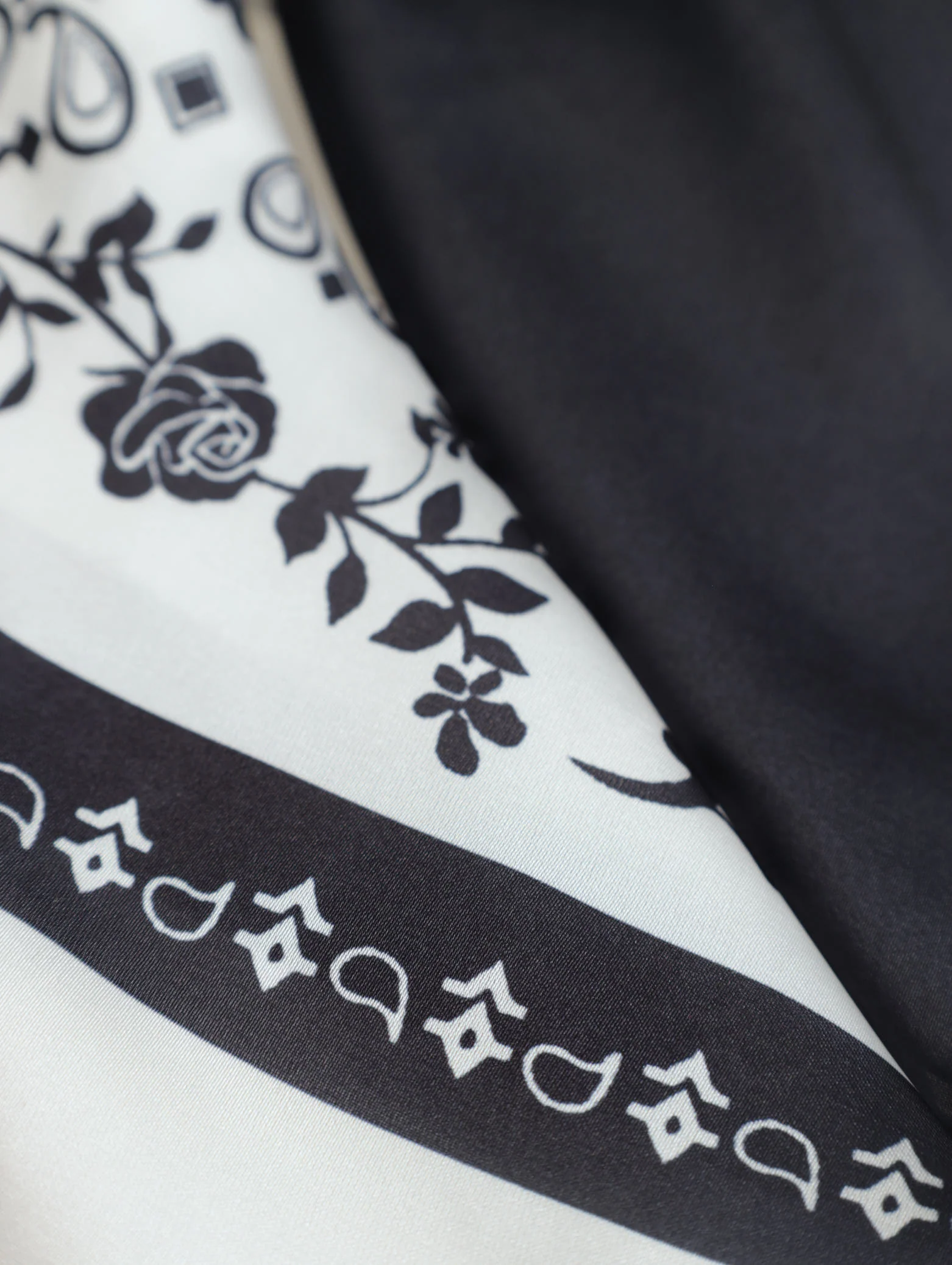 2 Pack Monochrome Paisley Scarf - Image 2
