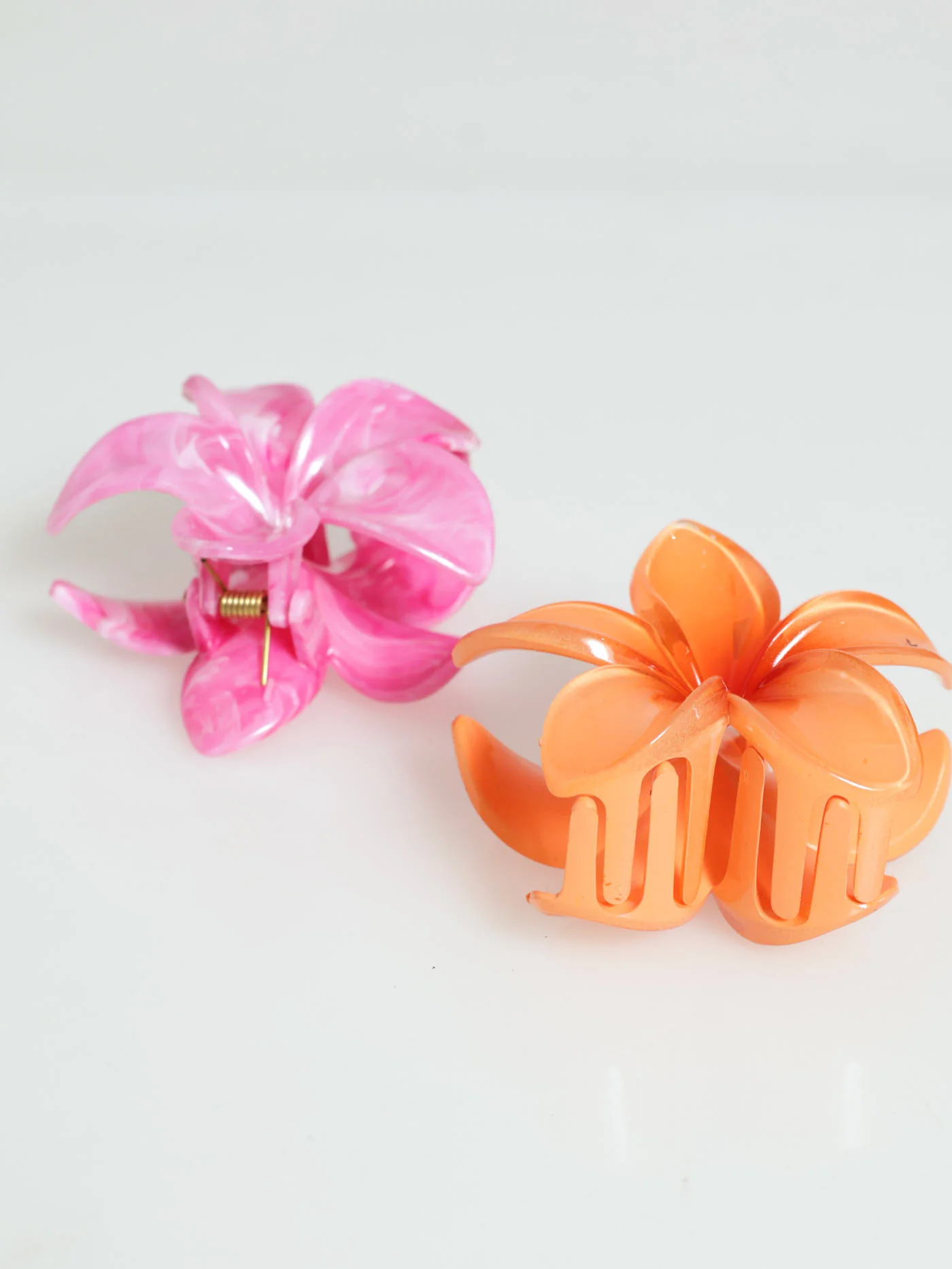 2 Pack Perspex Flower Claw Clips - Image 2
