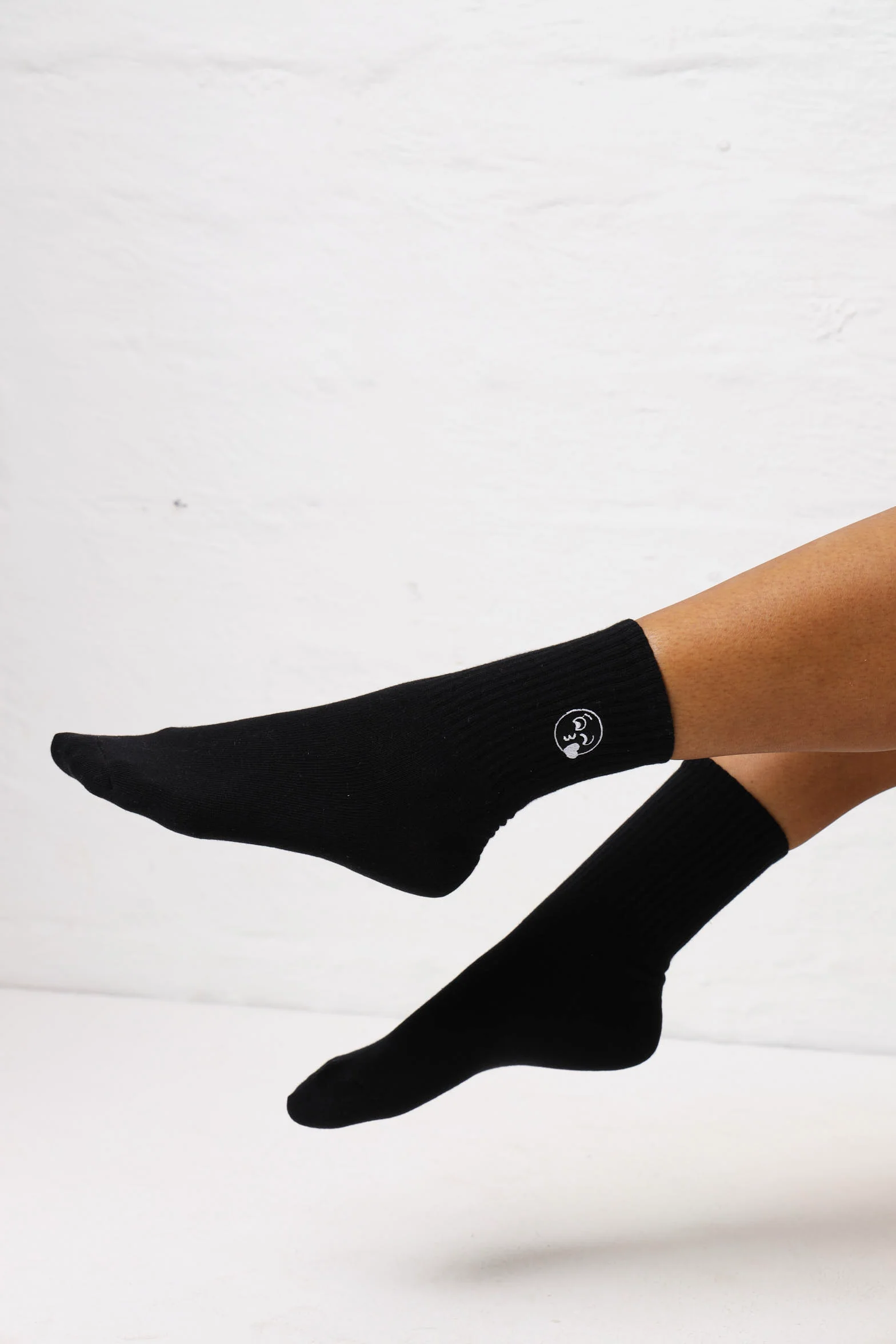 2 Pack Smiley Crew Socks - Black/White - Image 3