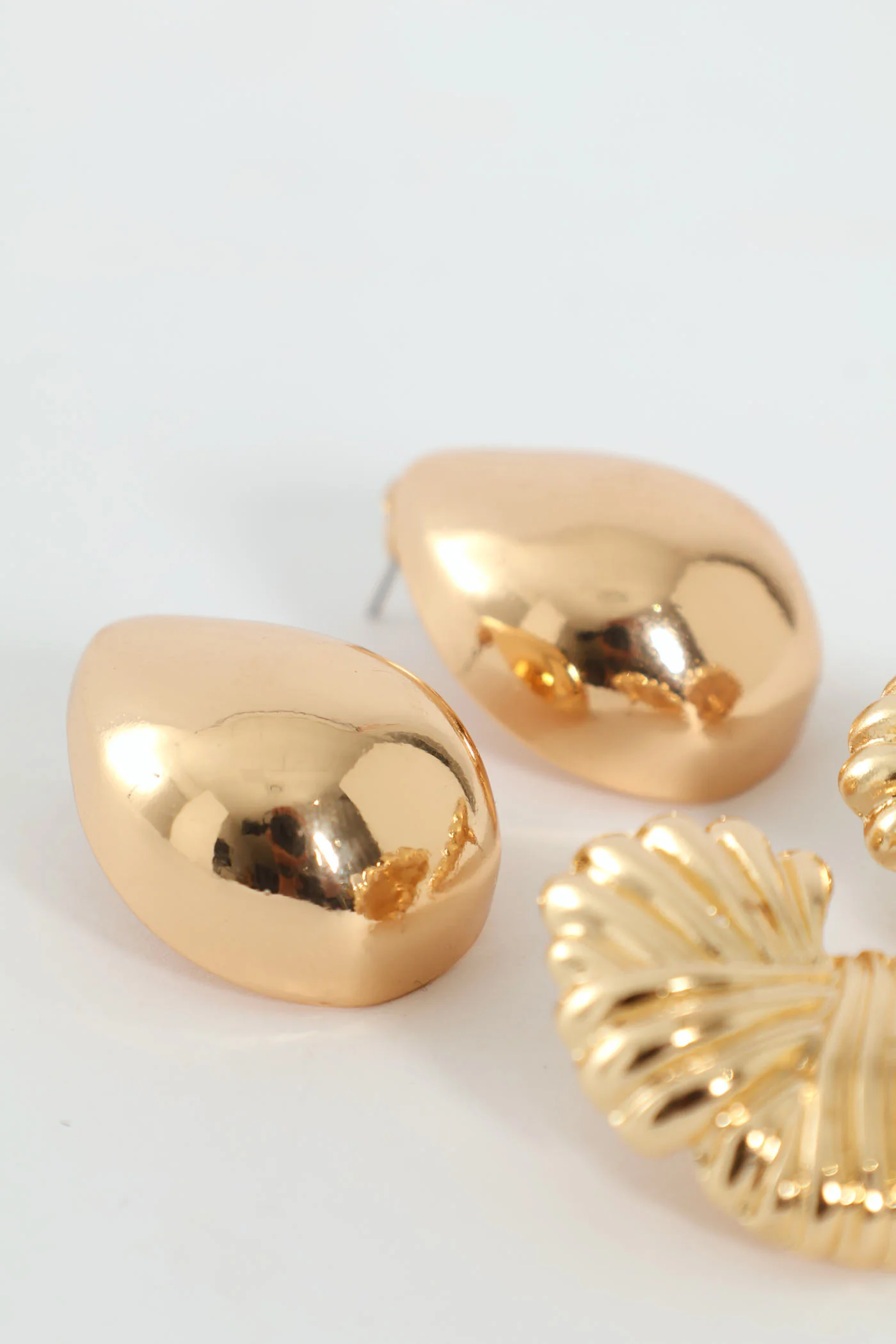 2 Pack Textured & Teardrop Statement Earrings - Gold - Image 2