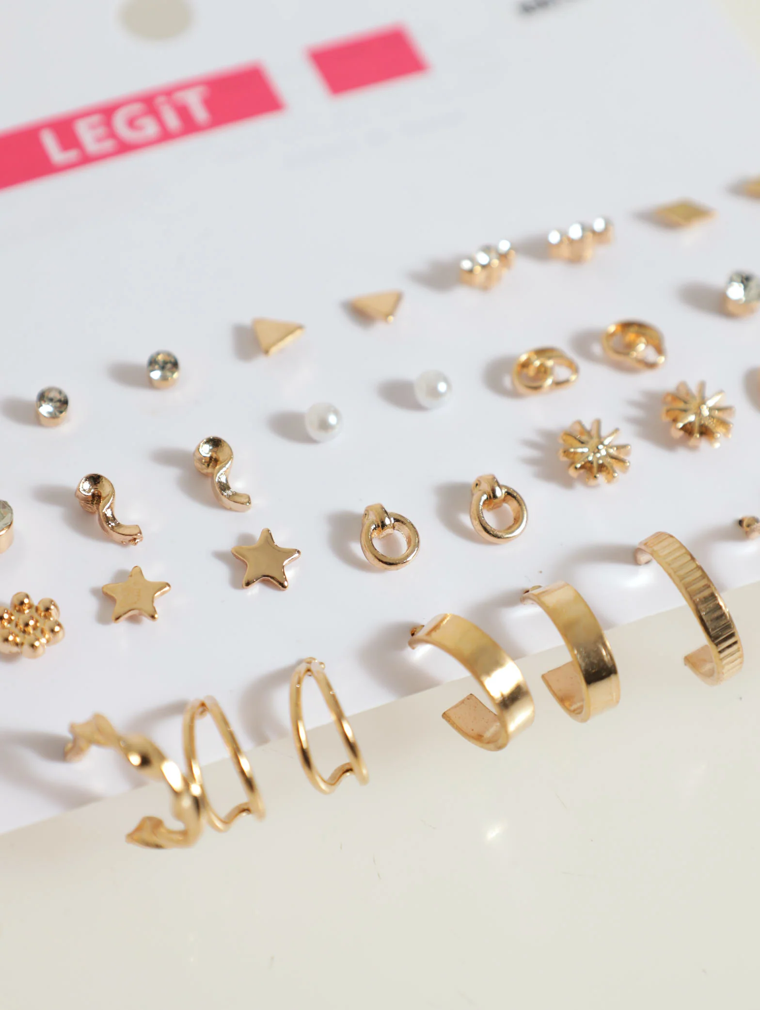 20 Pack Hoop & Stud Multi Earring Pack - Image 2