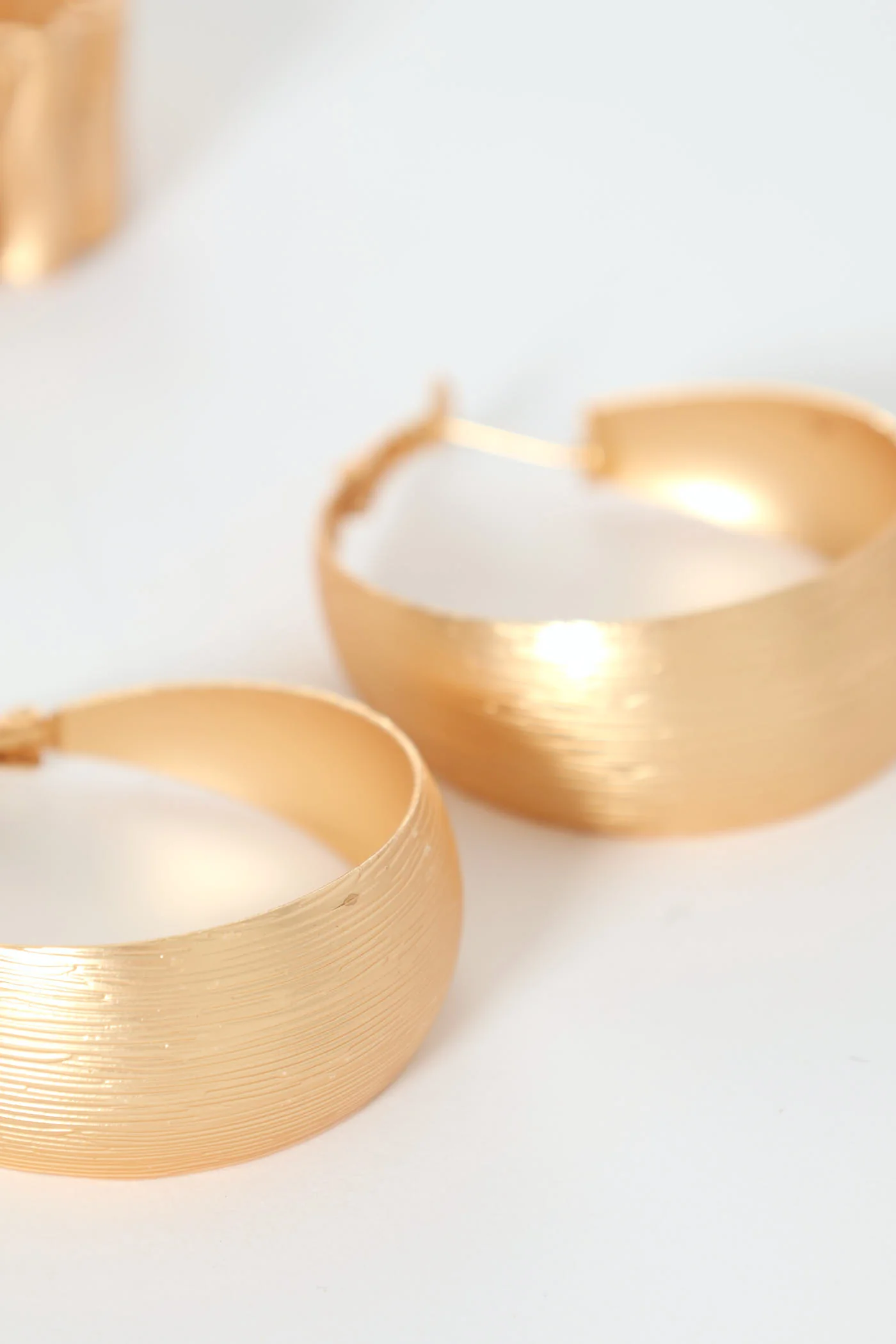 3 Pack Chunky Brushed Hoop Earrings - Gold - Image 4
