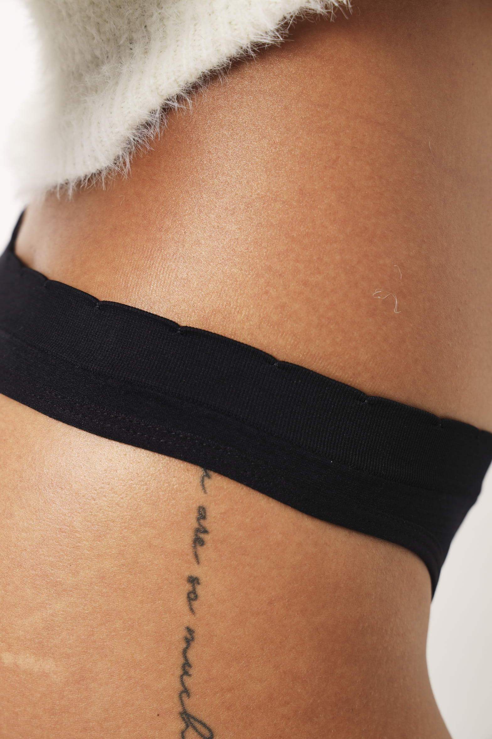 3 Pack Seamless G-String Black Scallop - Black - Image 4
