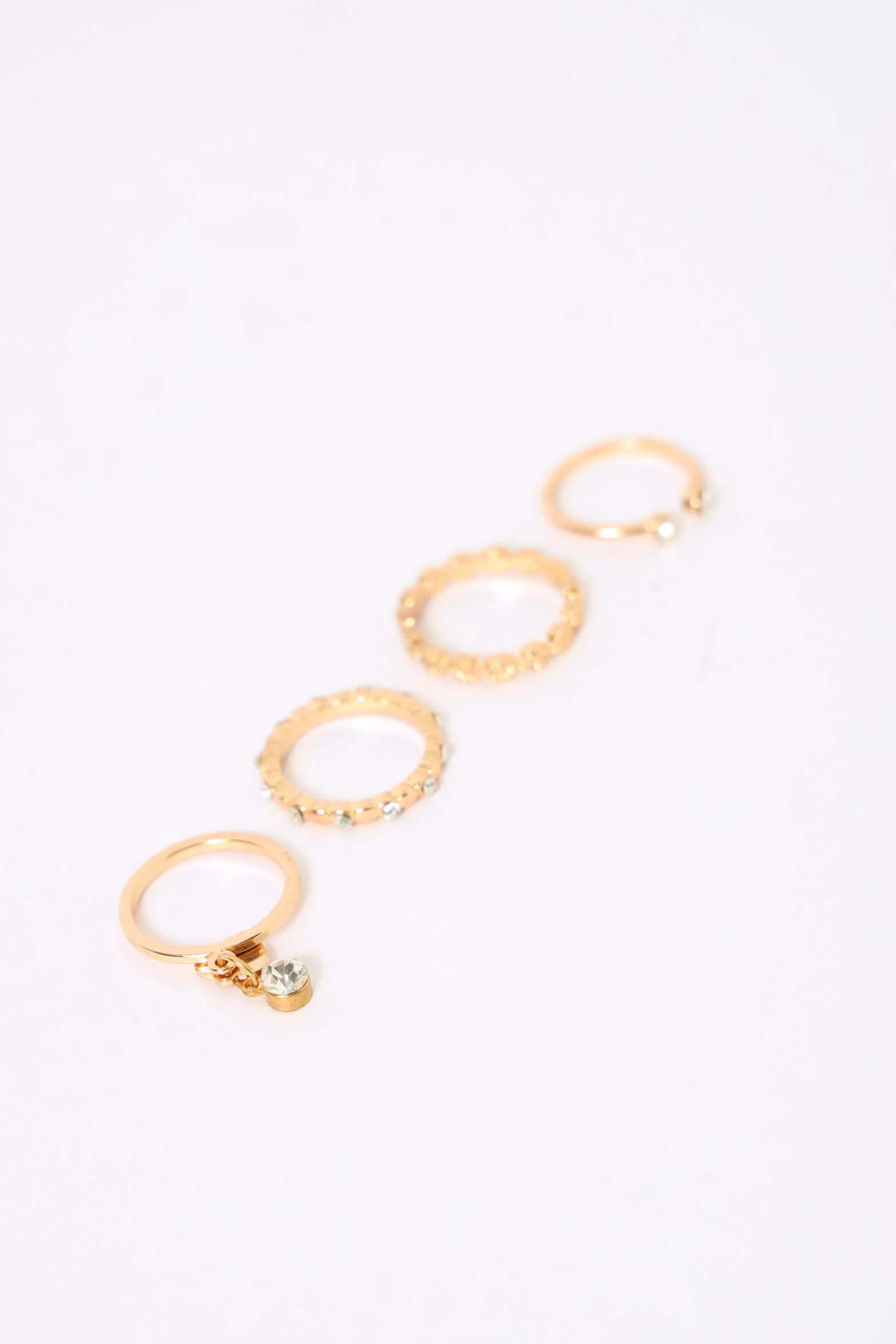 4 Pack Diamante Heart Rings - Gold - Image 2