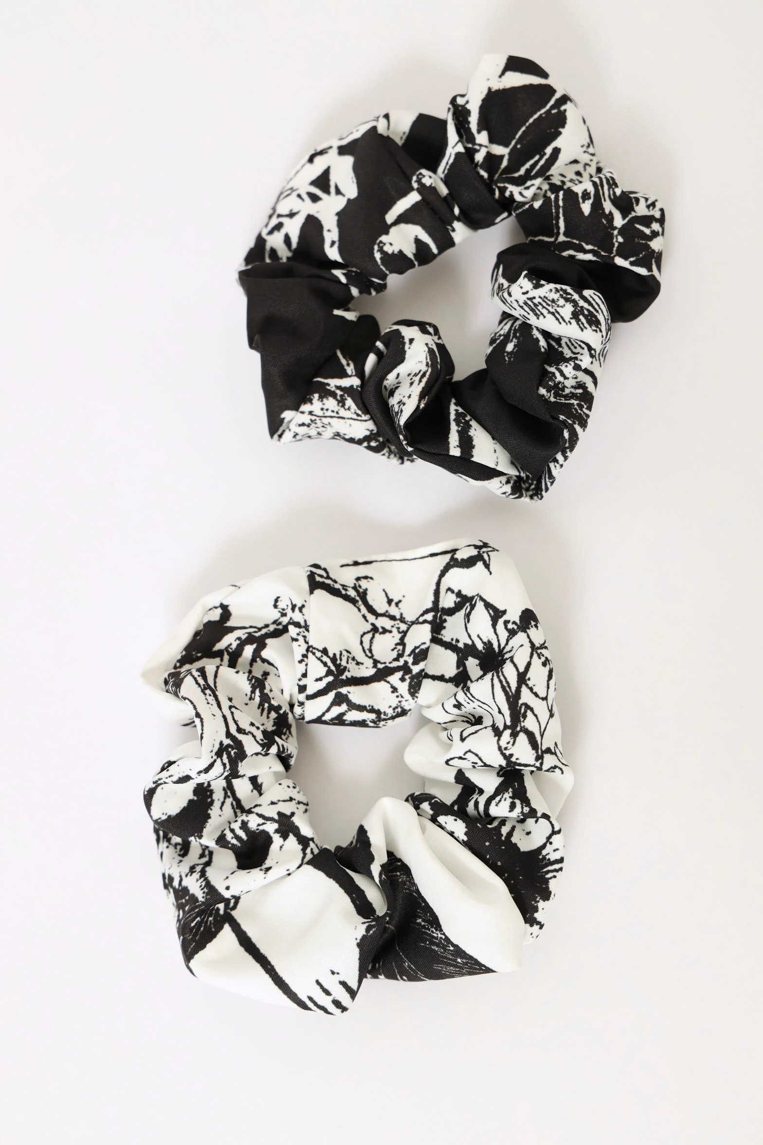 4 Pack Floral Scruinchies - Black/White