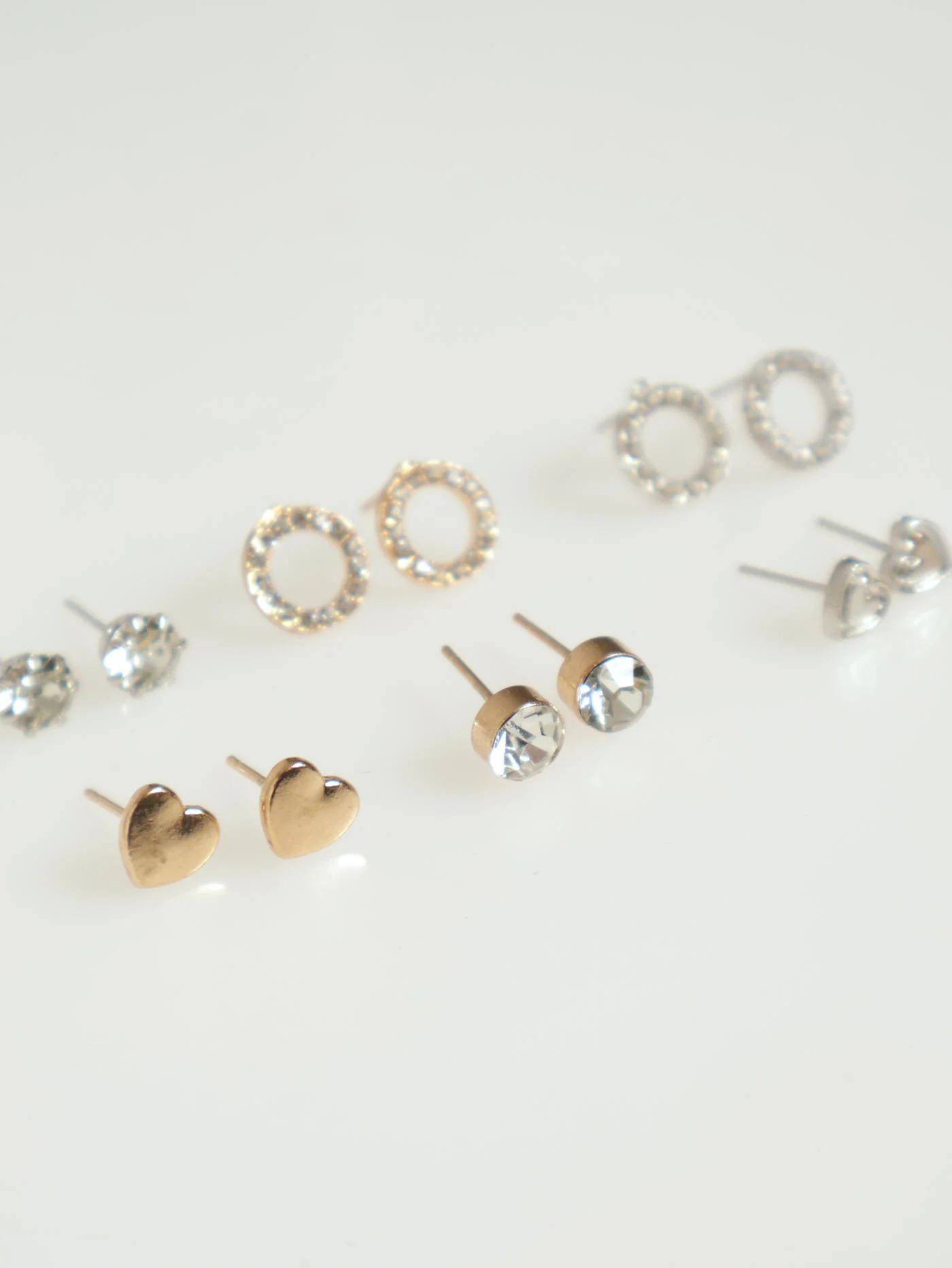 6 Pack Heart & Diamante Stud Pack - Image 4
