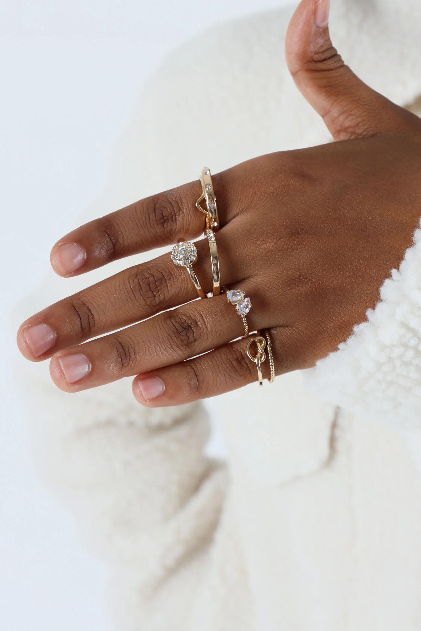 7 Pack Diamante Heart Rings - Gold - Image 3