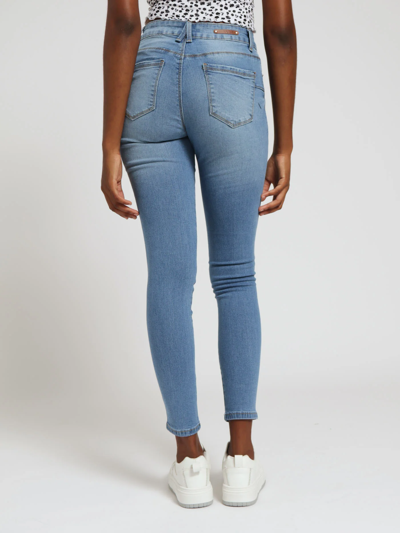 Abraised Dart Back Skinny Jean - Image 3