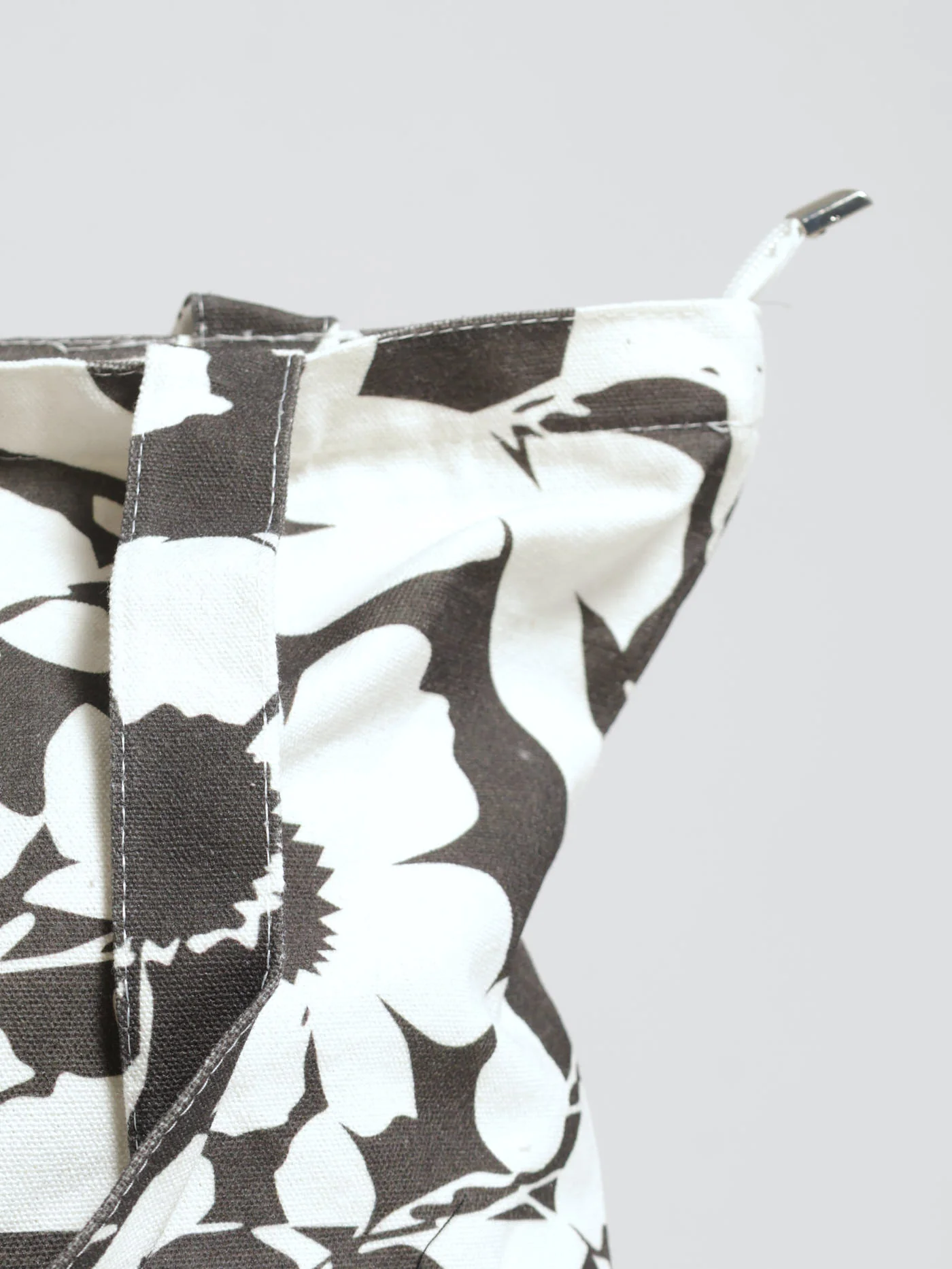 Allover Large Floral Print Canvas Shopper Bag - Black/White - Image 3