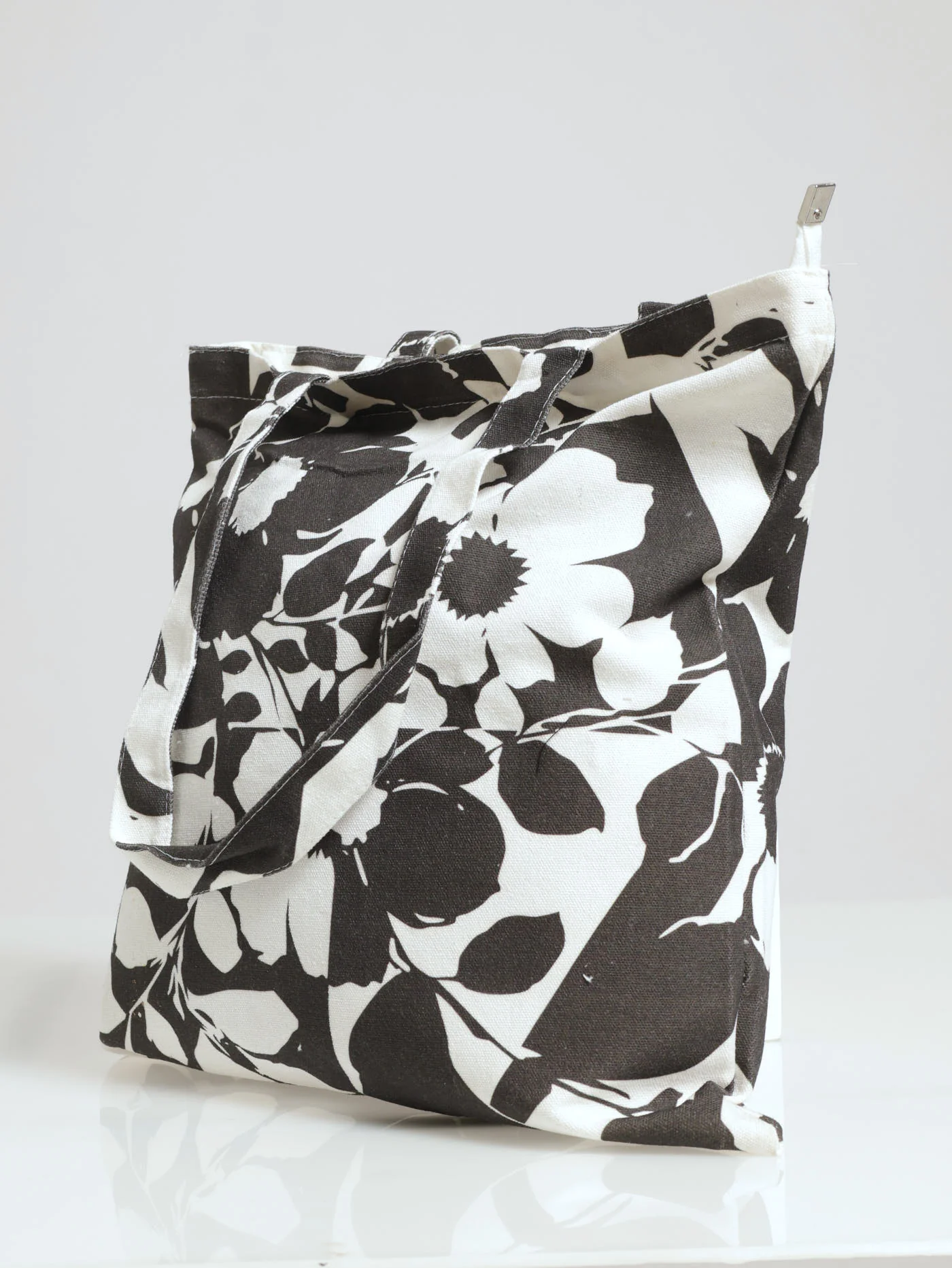Allover Large Floral Print Canvas Shopper Bag - Black/White - Image 4