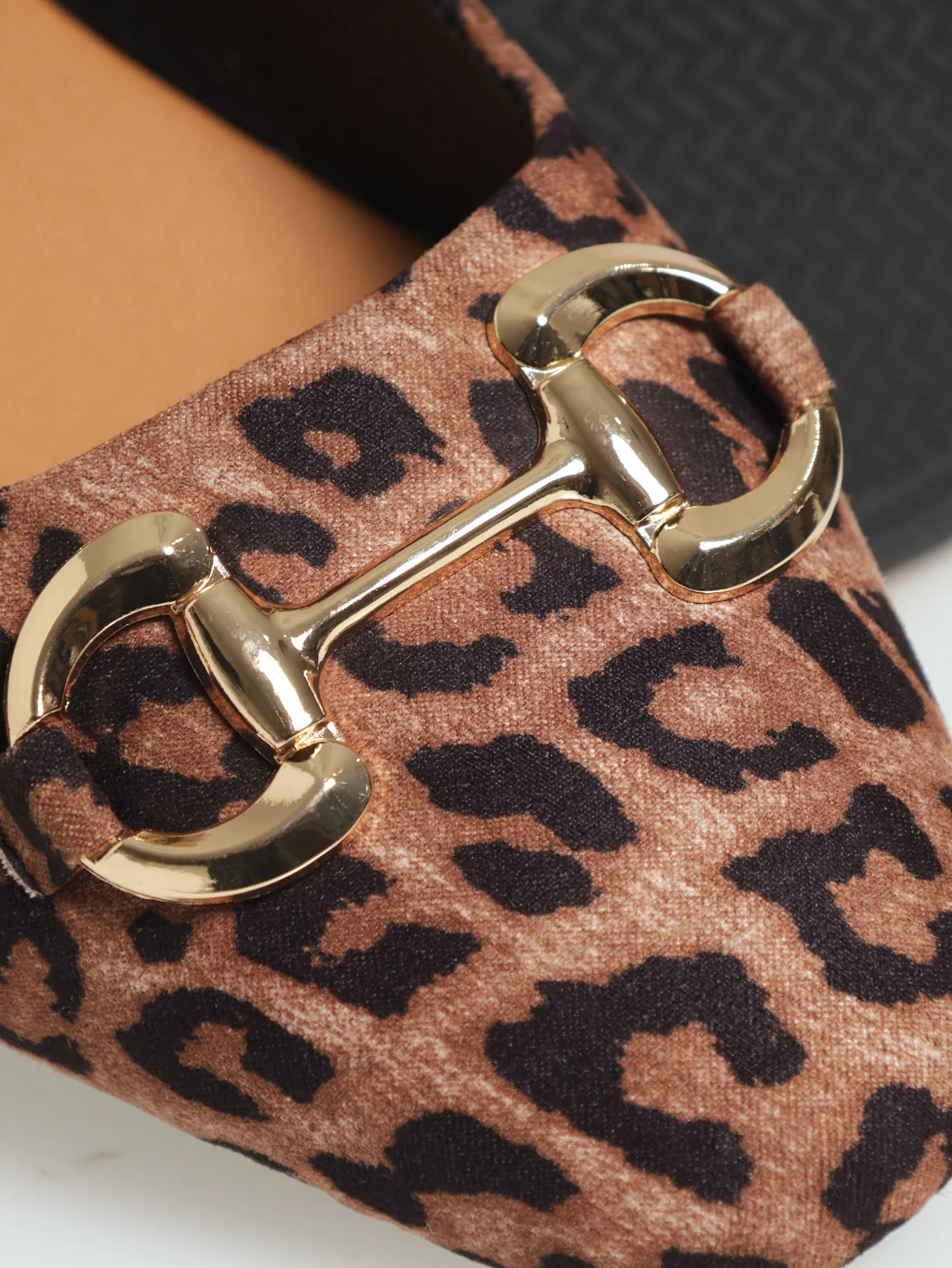 Basic Leopard Print Pump With Bar Trim - Image 5