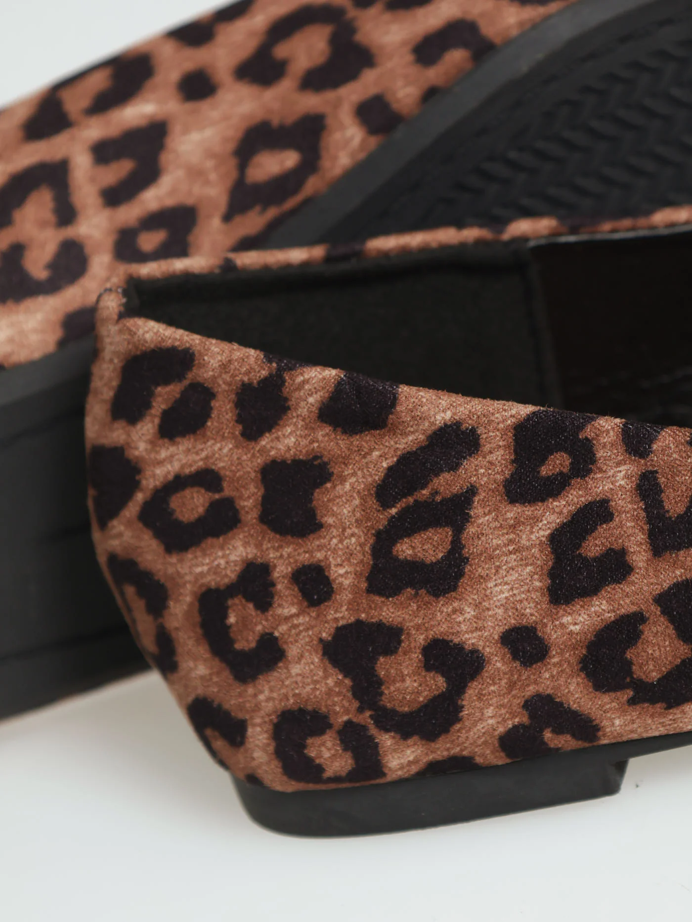 Basic Leopard Print Pump With Bar Trim - Image 6