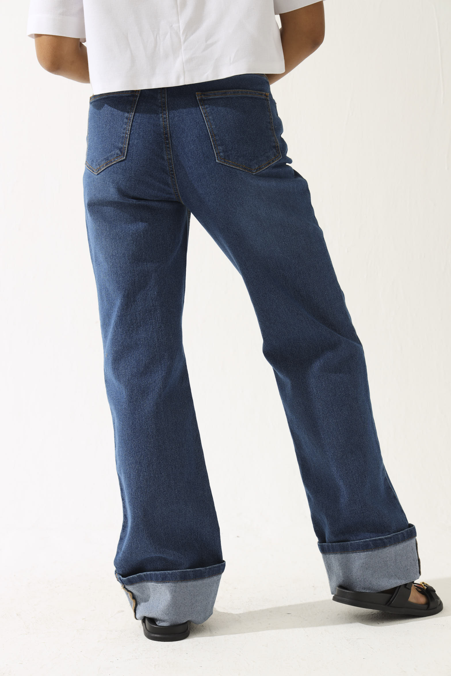 Basic Turn Up Wide Leg Jean - Medium Wash - Image 4