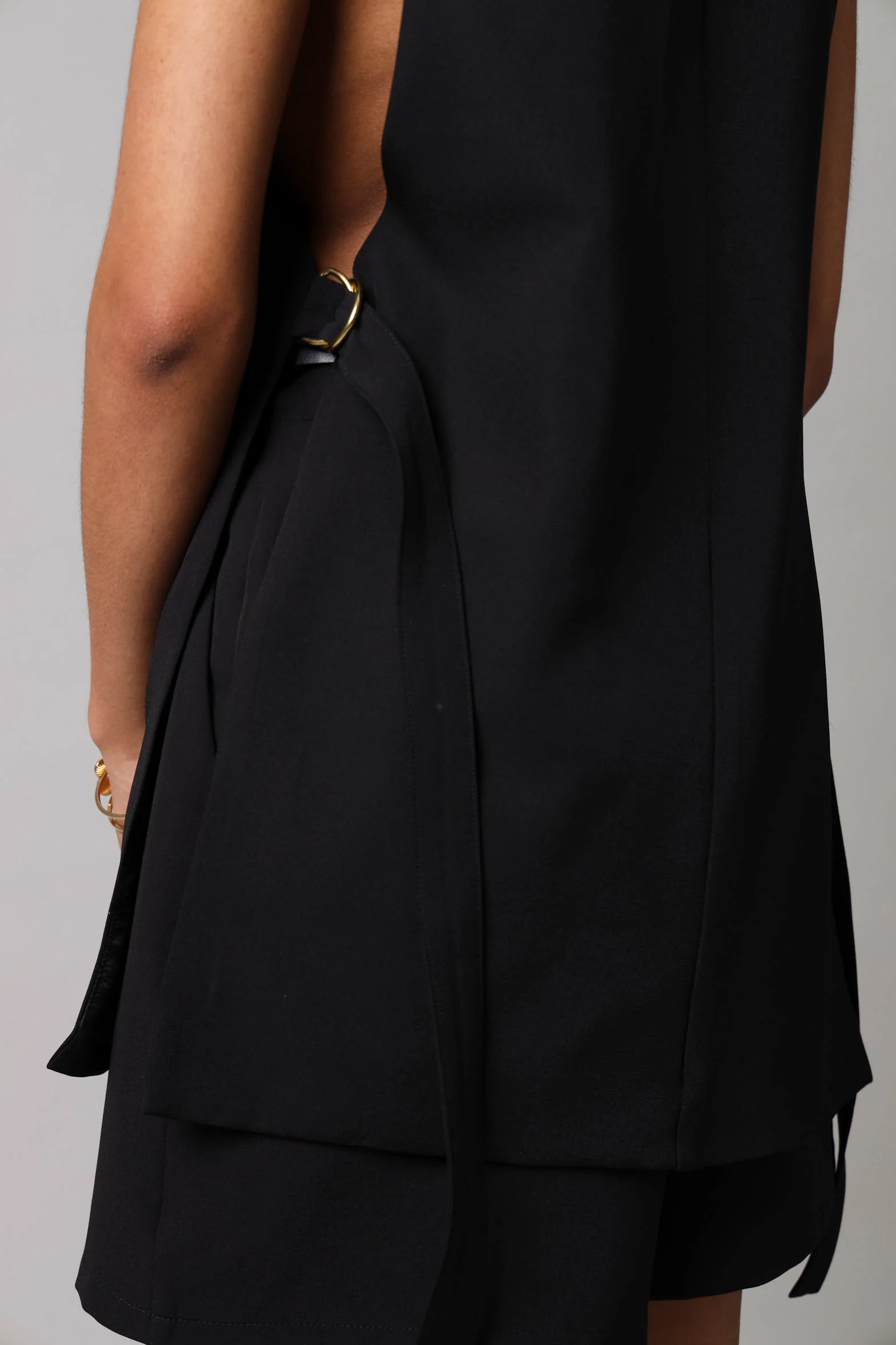 Belted Pleat Detail Shorts - Black - Image 4