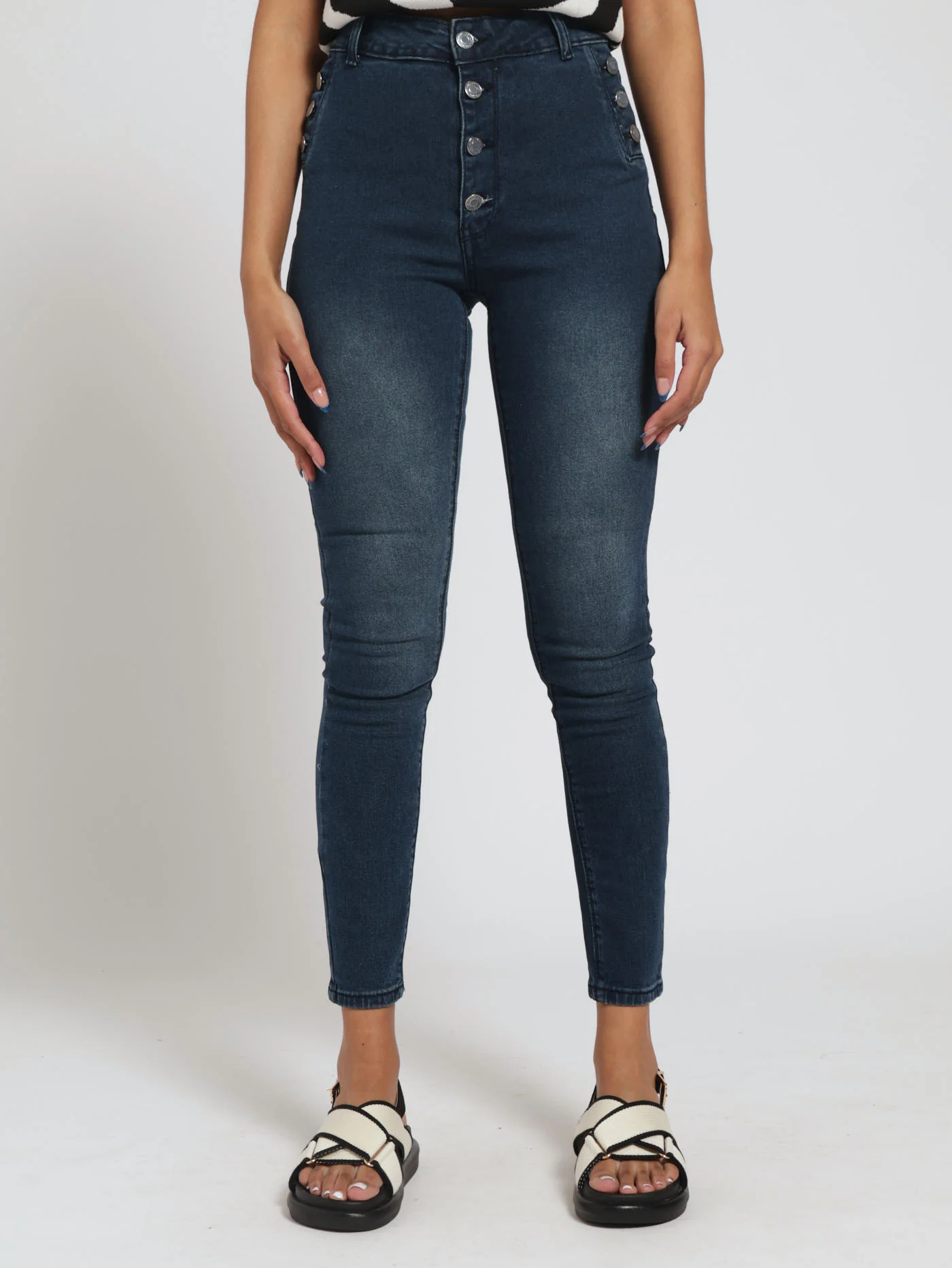 Button & Pocket Slimleg Jean - Blue/Black