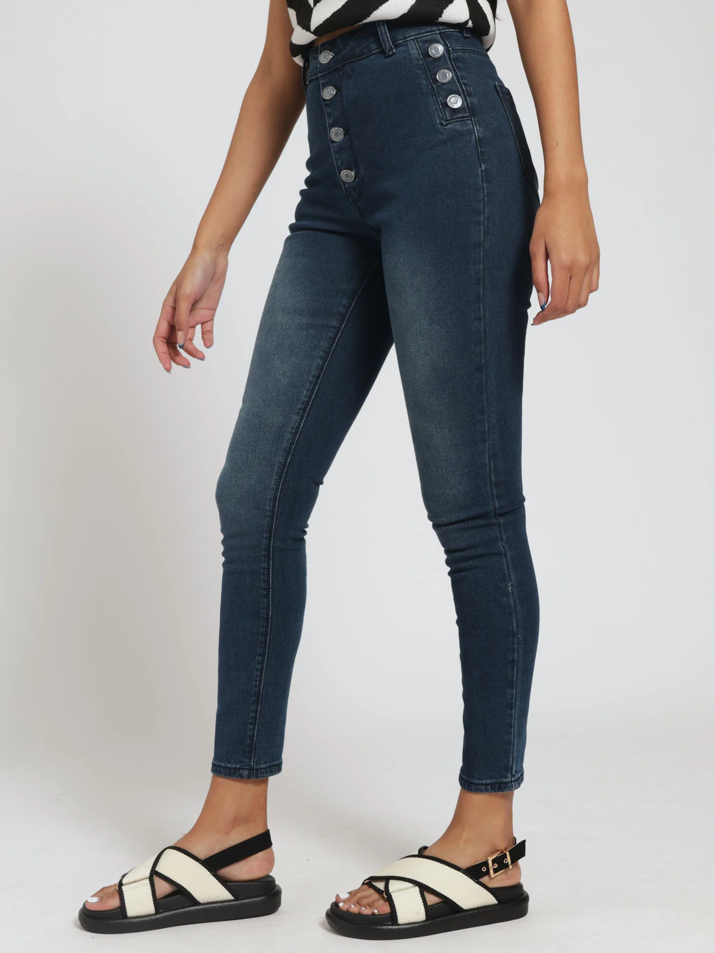 Button & Pocket Slimleg Jean - Blue/Black - Image 2