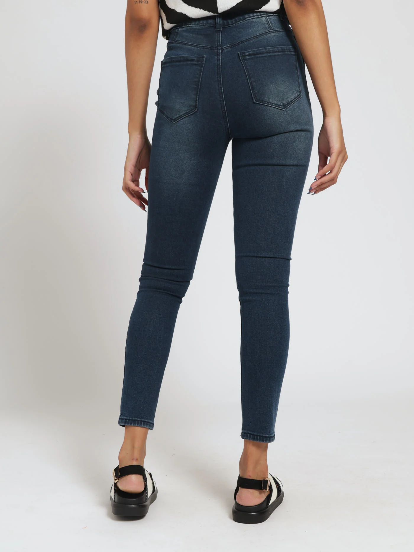 Button & Pocket Slimleg Jean - Blue/Black - Image 3