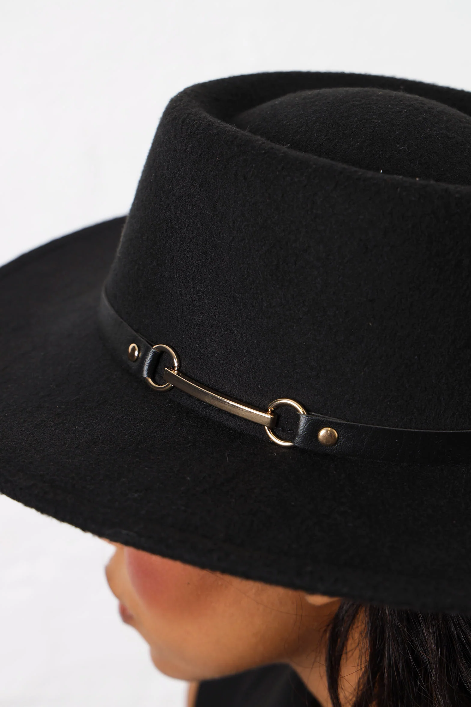 Chain Trim Felt Boater Hat - Black/Gold - Image 4