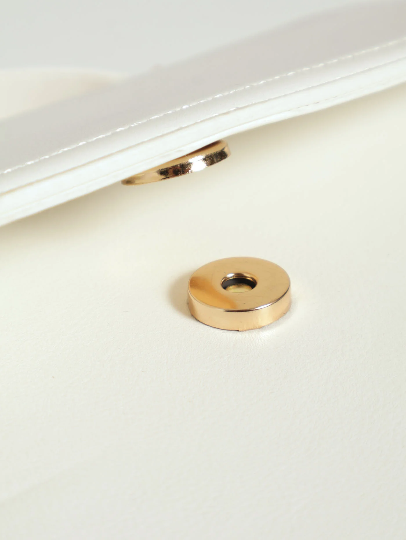 Chunky Chain Top Handle Satchel - White - Image 5