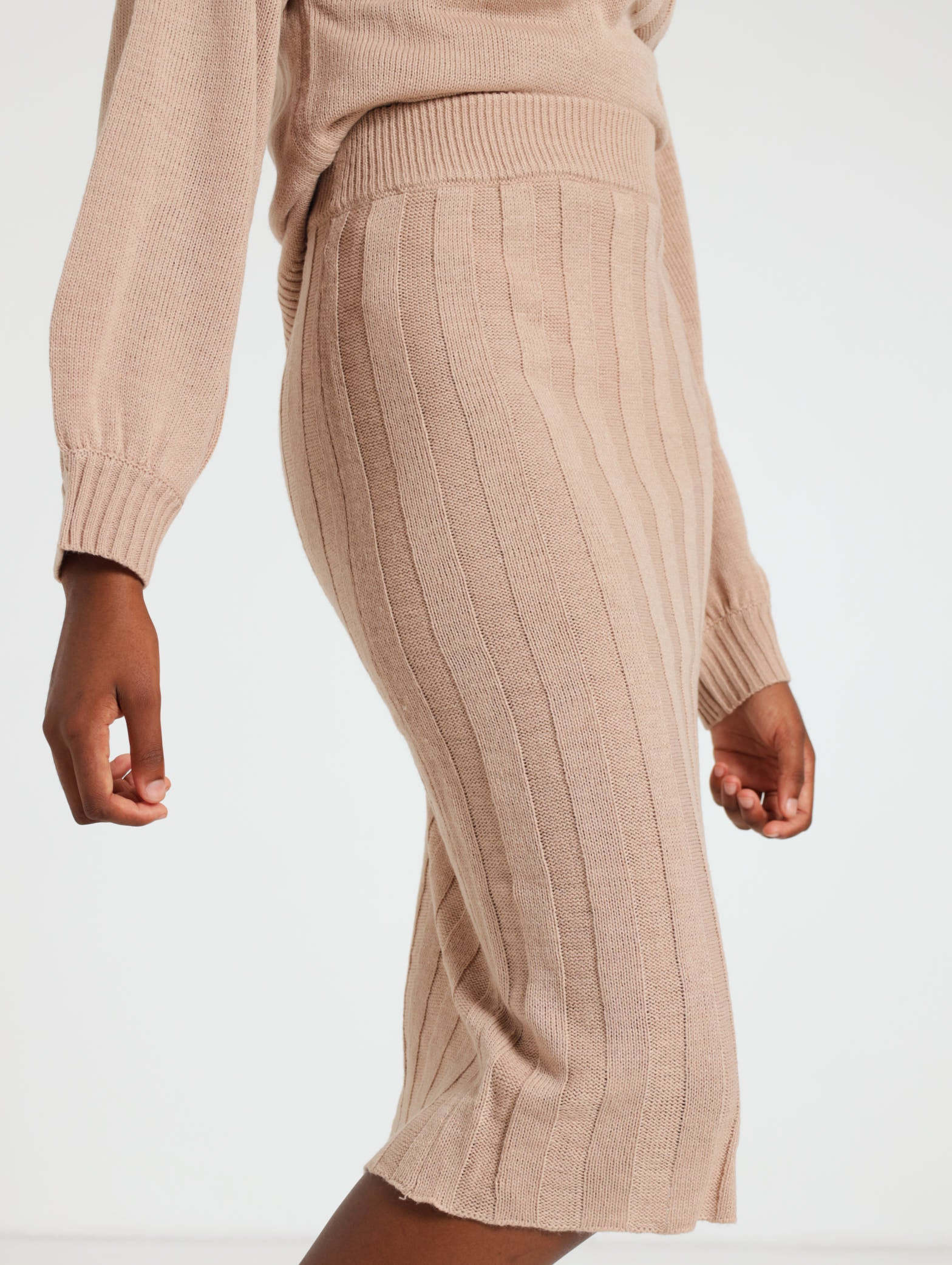 Chunky Flared Skirt Rib Detail - Image 2