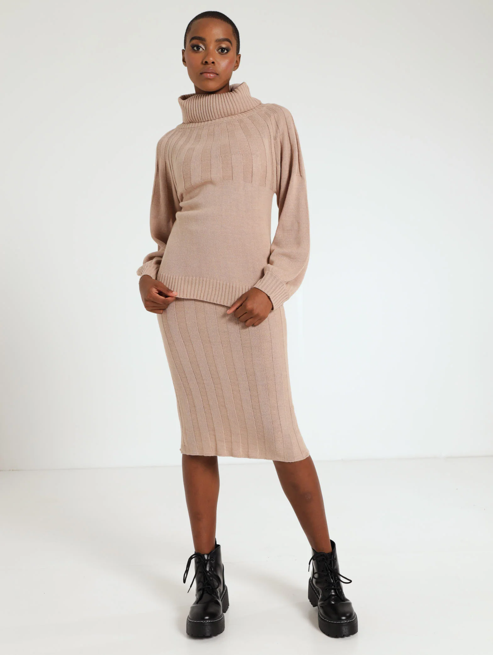 Chunky Pullover Neck Rib Design Detail - Image 2