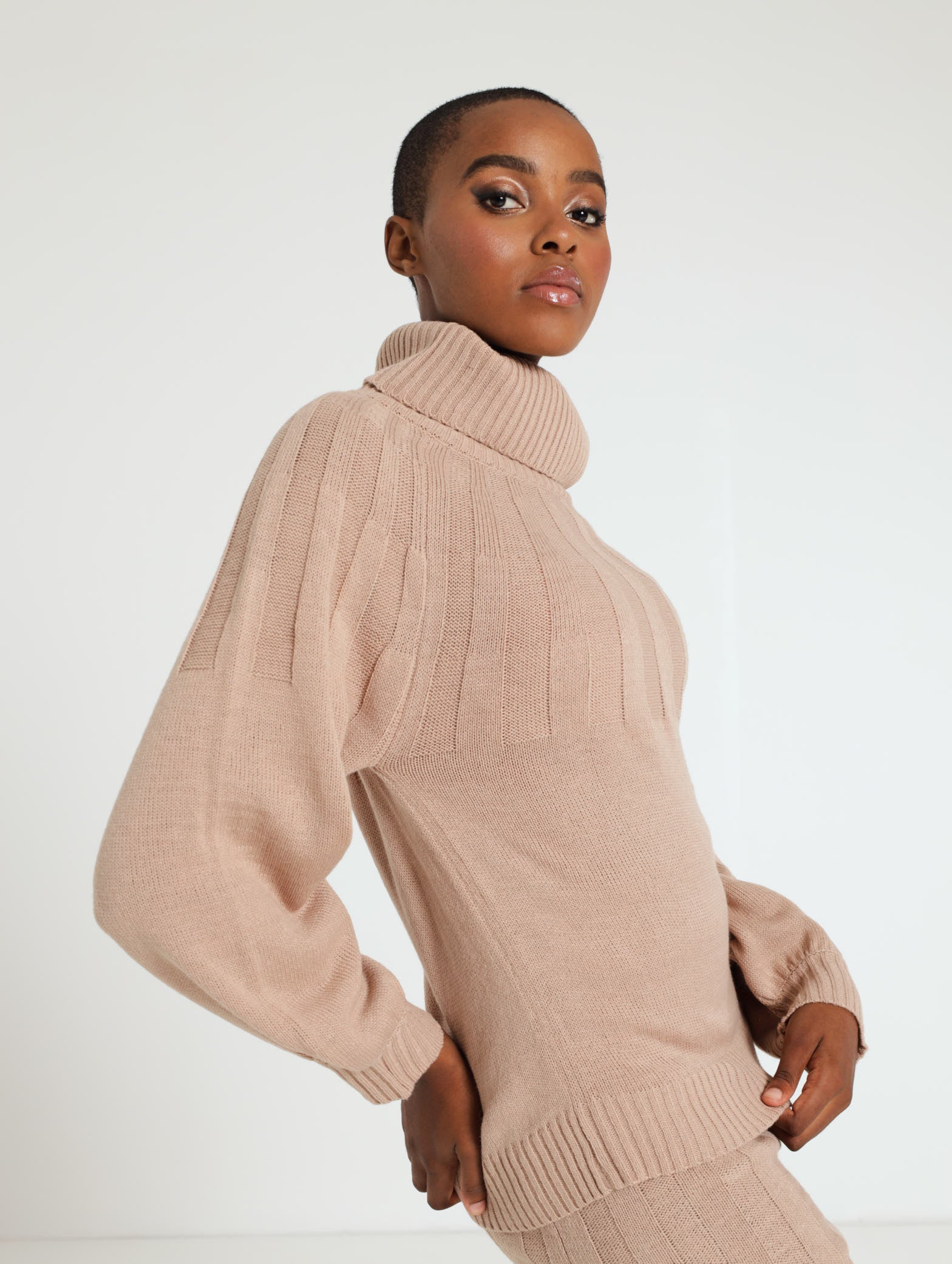Chunky Pullover Neck Rib Design Detail - Image 3