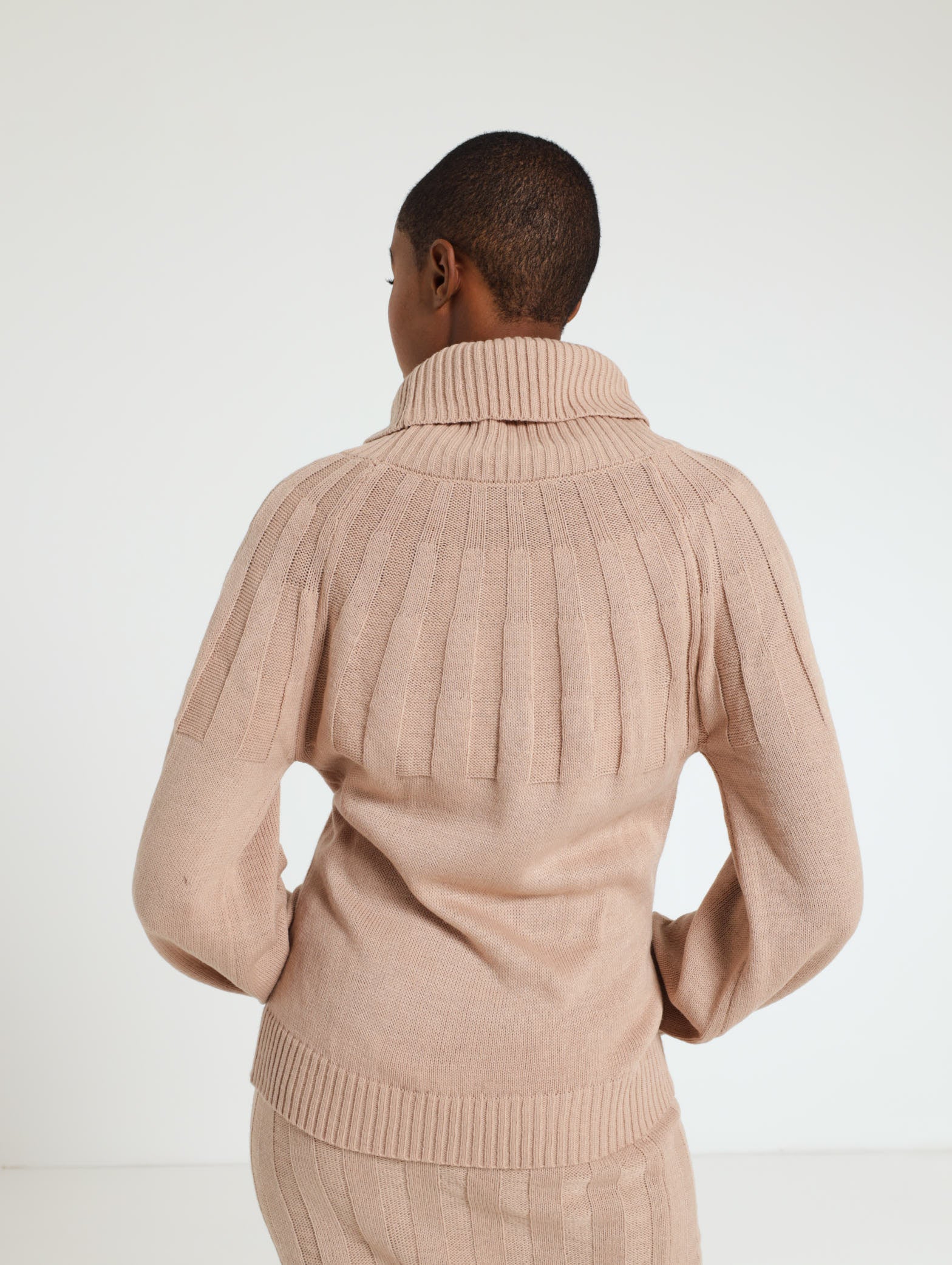 Chunky Pullover Neck Rib Design Detail - Image 4
