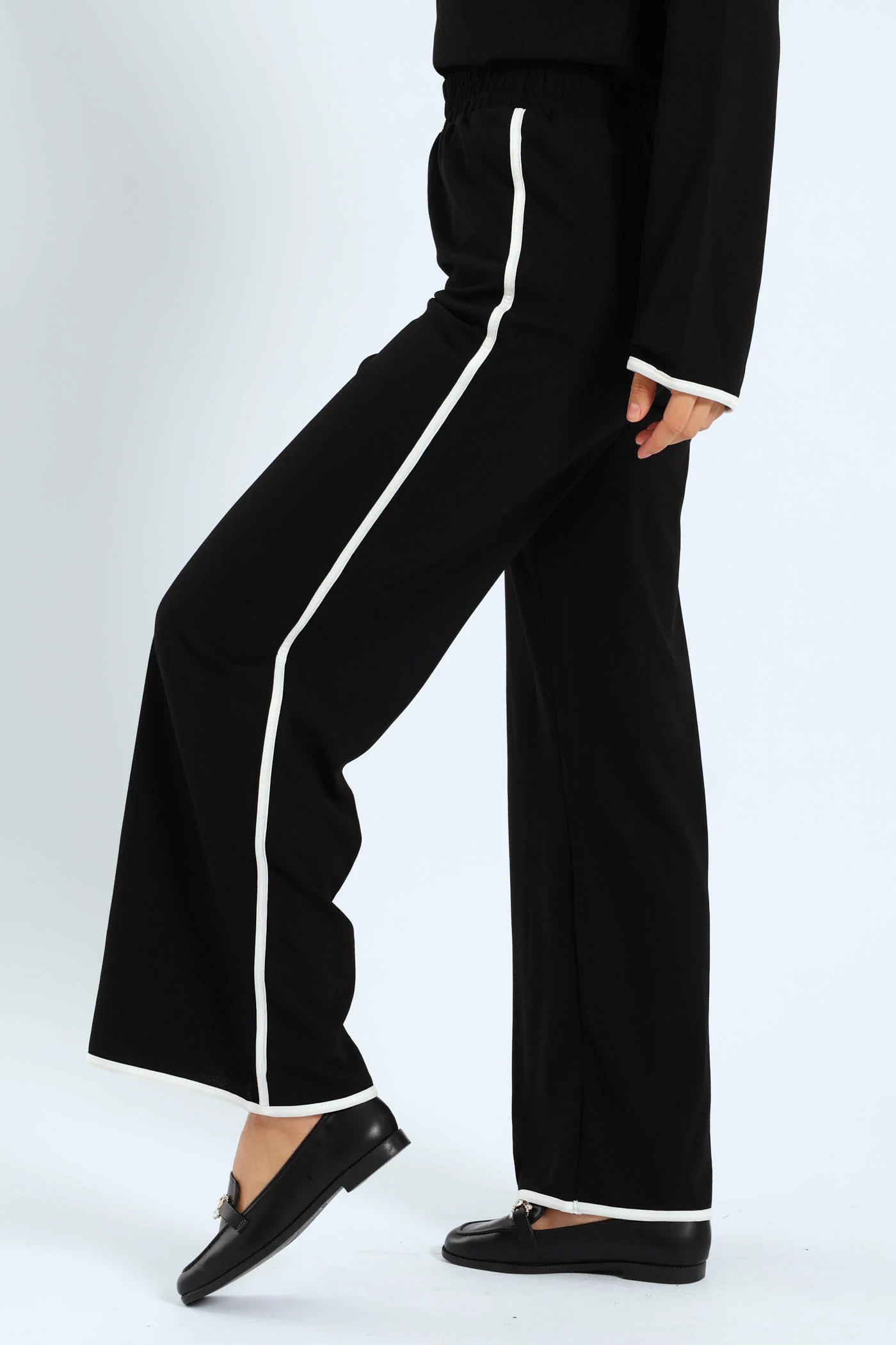 Contrast Binding Knit Wideleg Pants - Black - Image 3