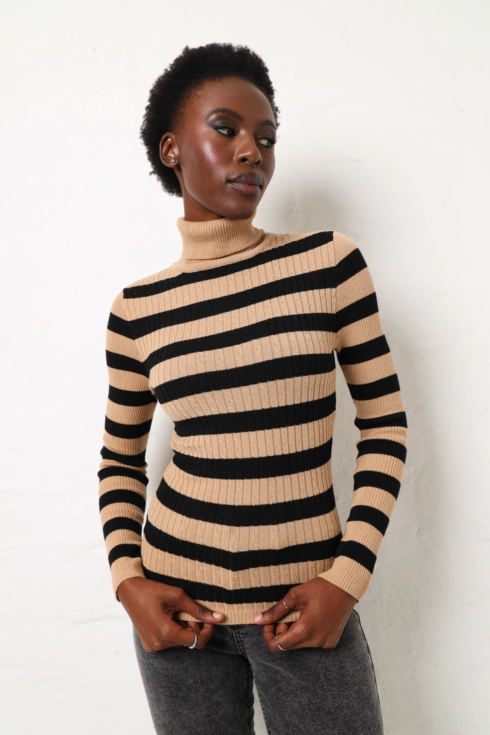Core Knitwear - Beige/Black