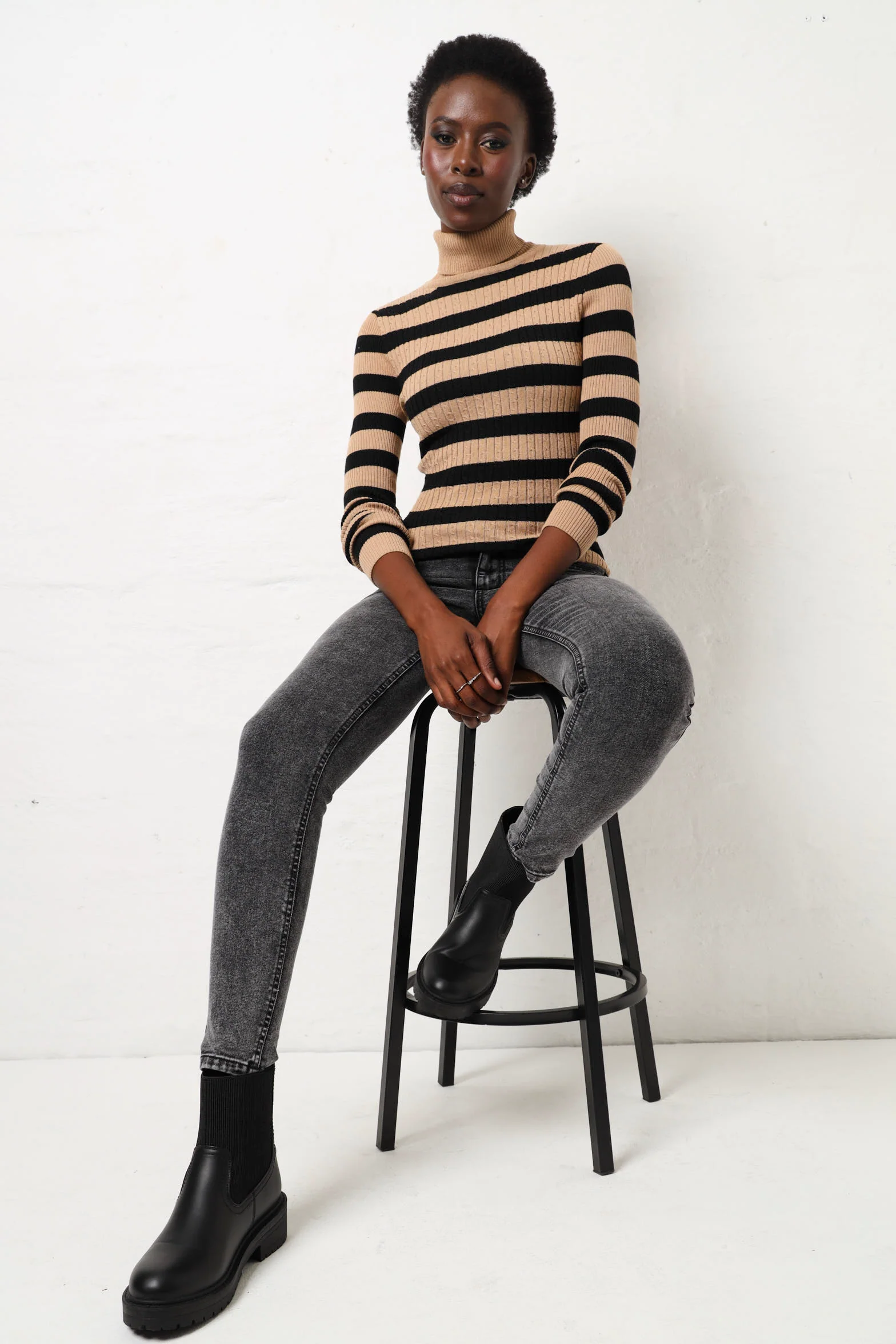 Core Knitwear - Beige/Black - Image 2