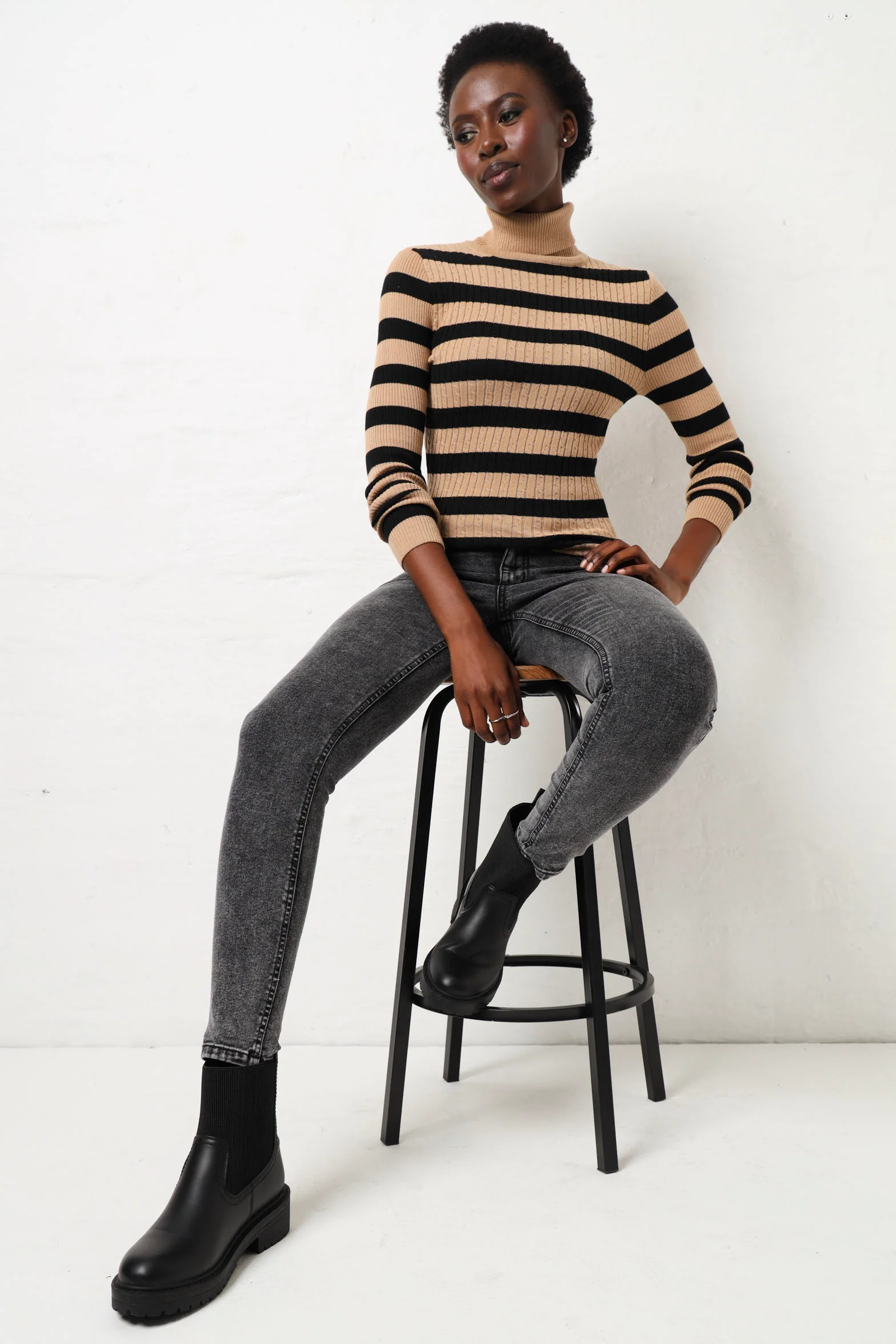 Core Knitwear - Beige/Black - Image 6