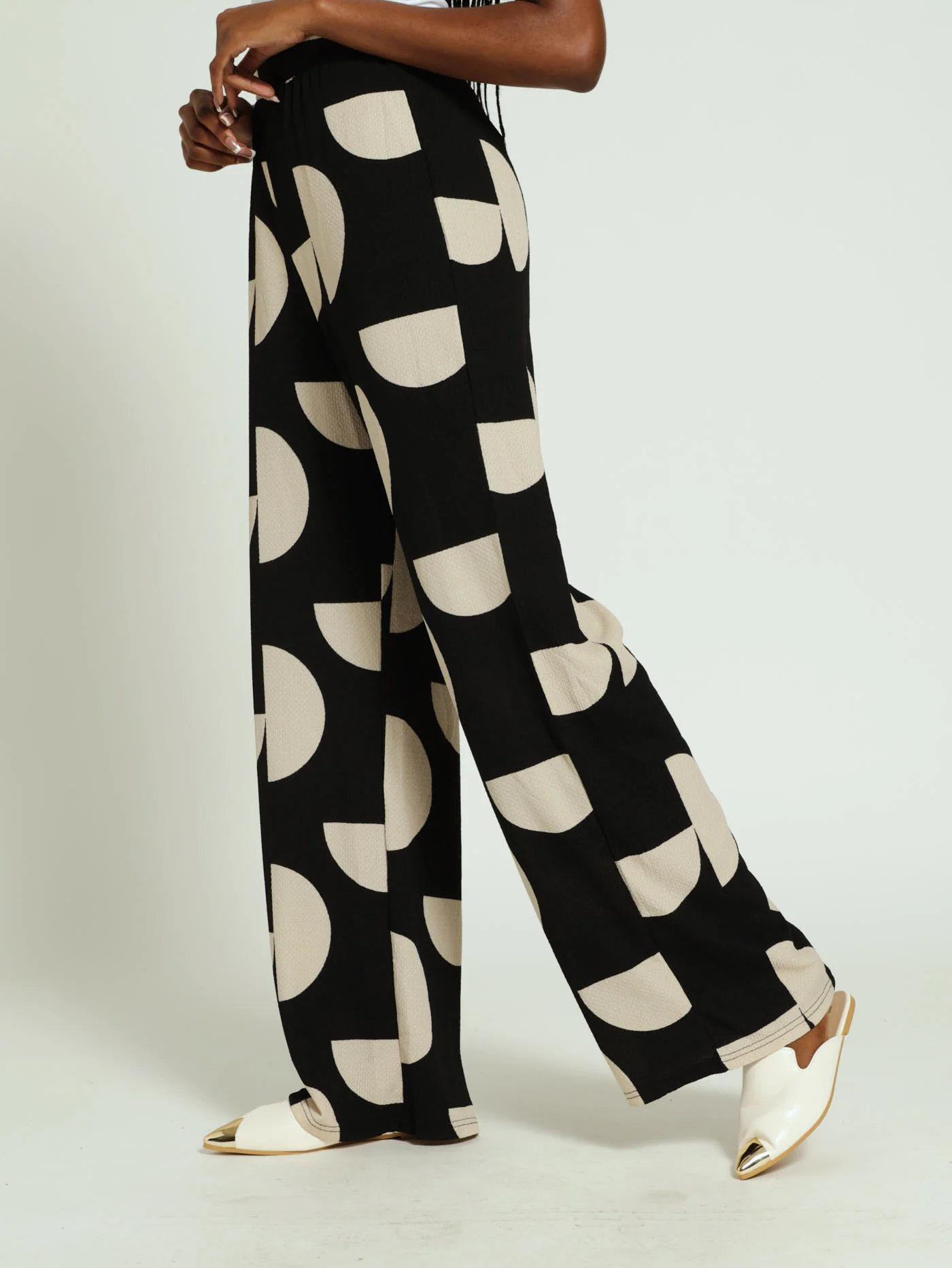 Crinkle Knit Printed Wideleg Pants - Black/White - Image 2