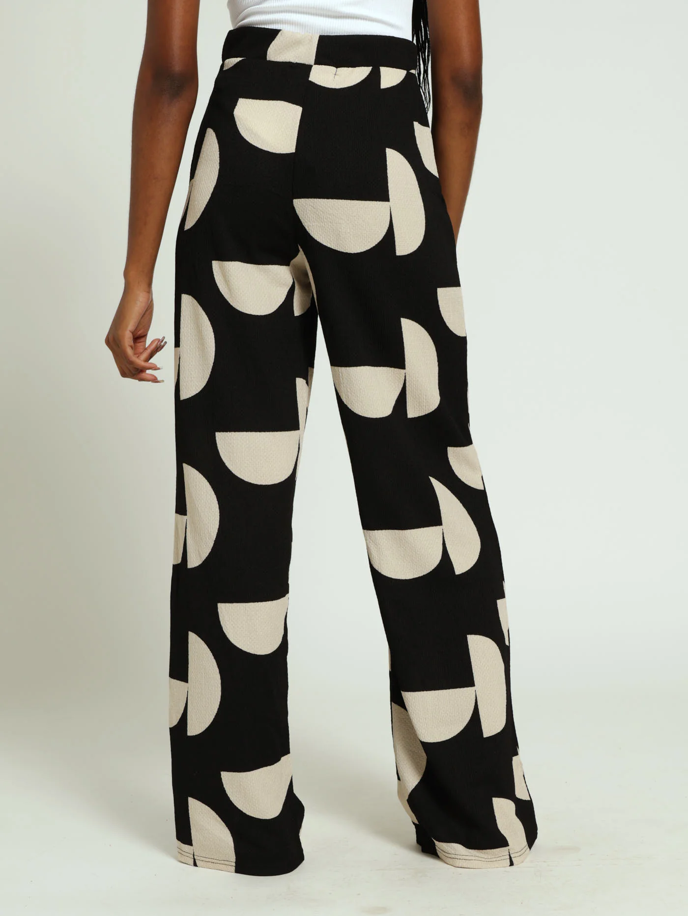 Crinkle Knit Printed Wideleg Pants - Black/White - Image 3