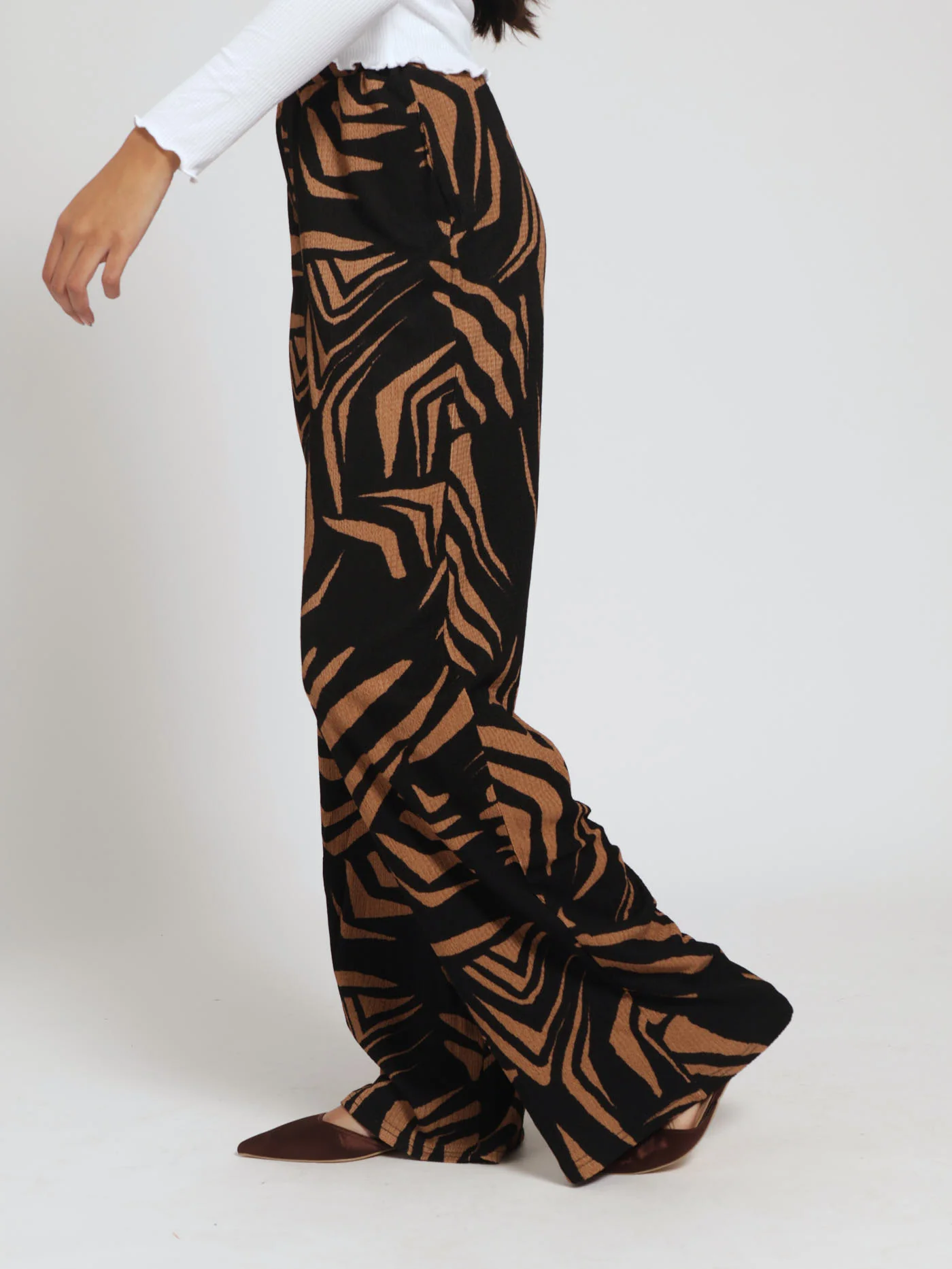 Crinkle Knit Printed Wideleg Pants - Caramel - Image 2