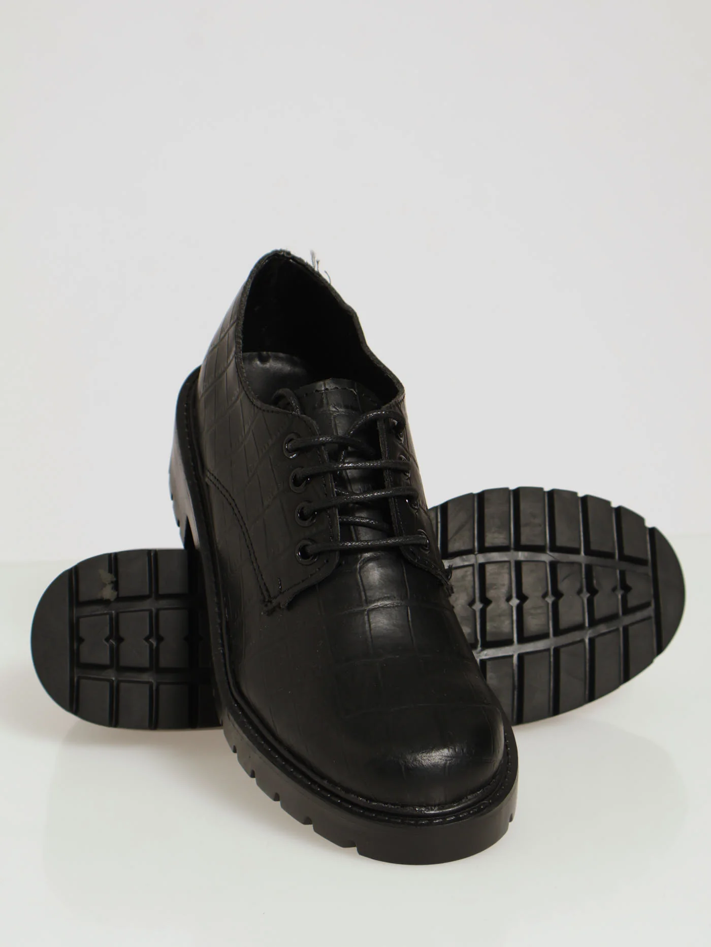 Croc Patent Lace Up - Black