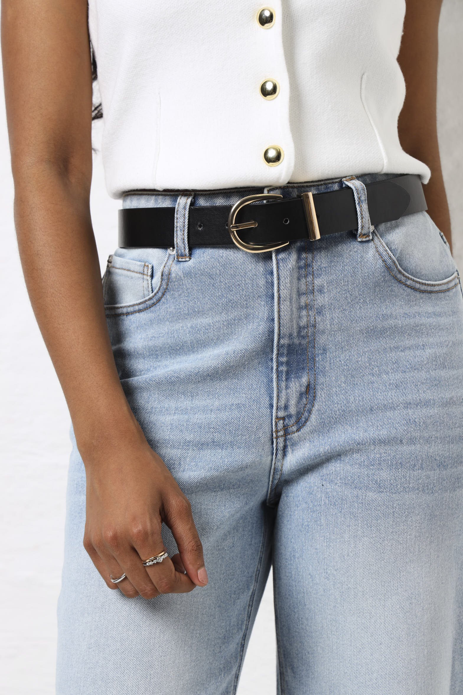 Curved Buckle Puller Belt - Black - Image 2
