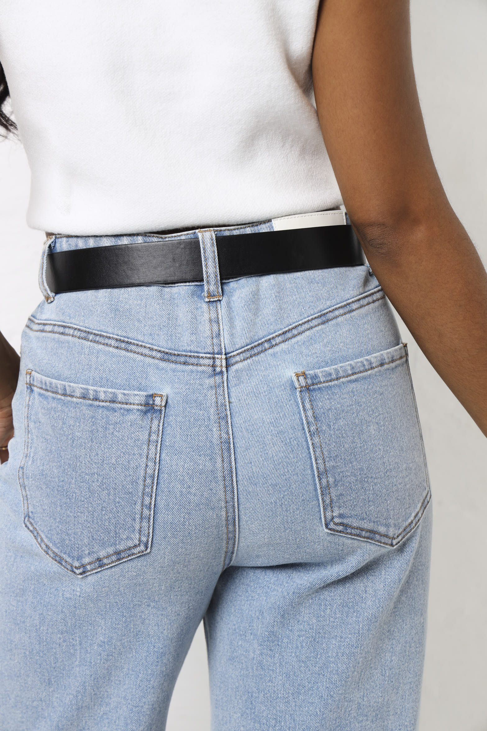 Curved Buckle Puller Belt - Black - Image 3