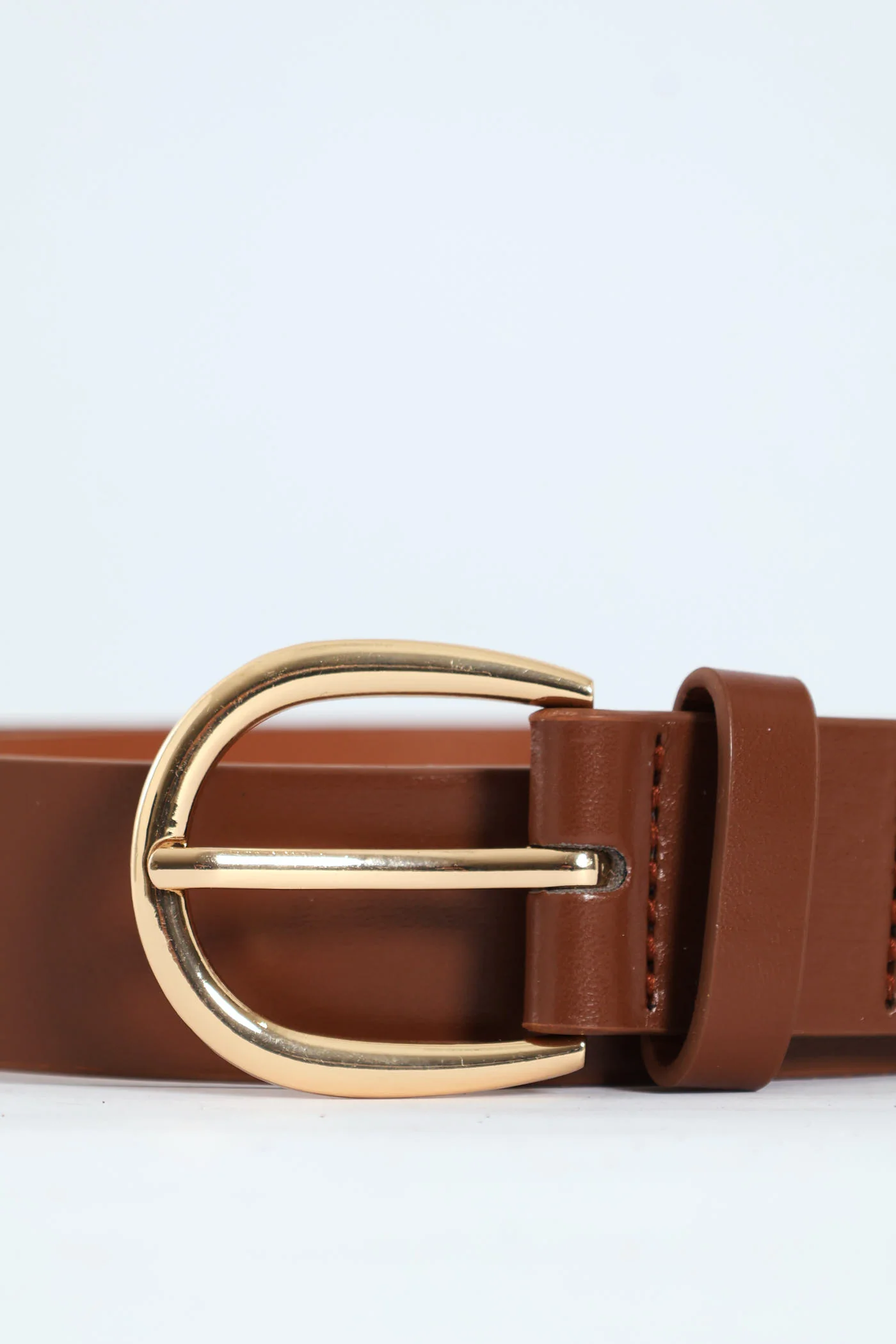 Curved Buckle Puller Belt - Brown - Image 3