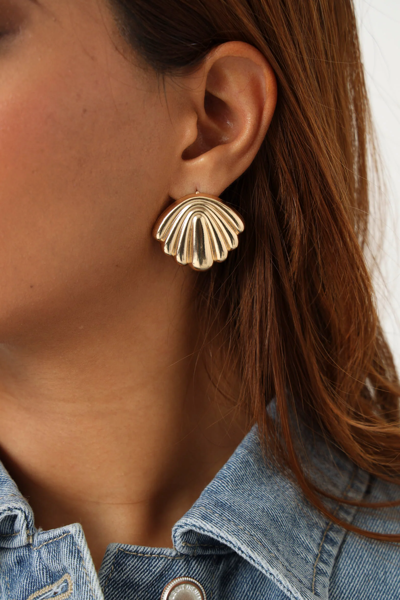 Curved Ripple Earring -  Gold - Image 4