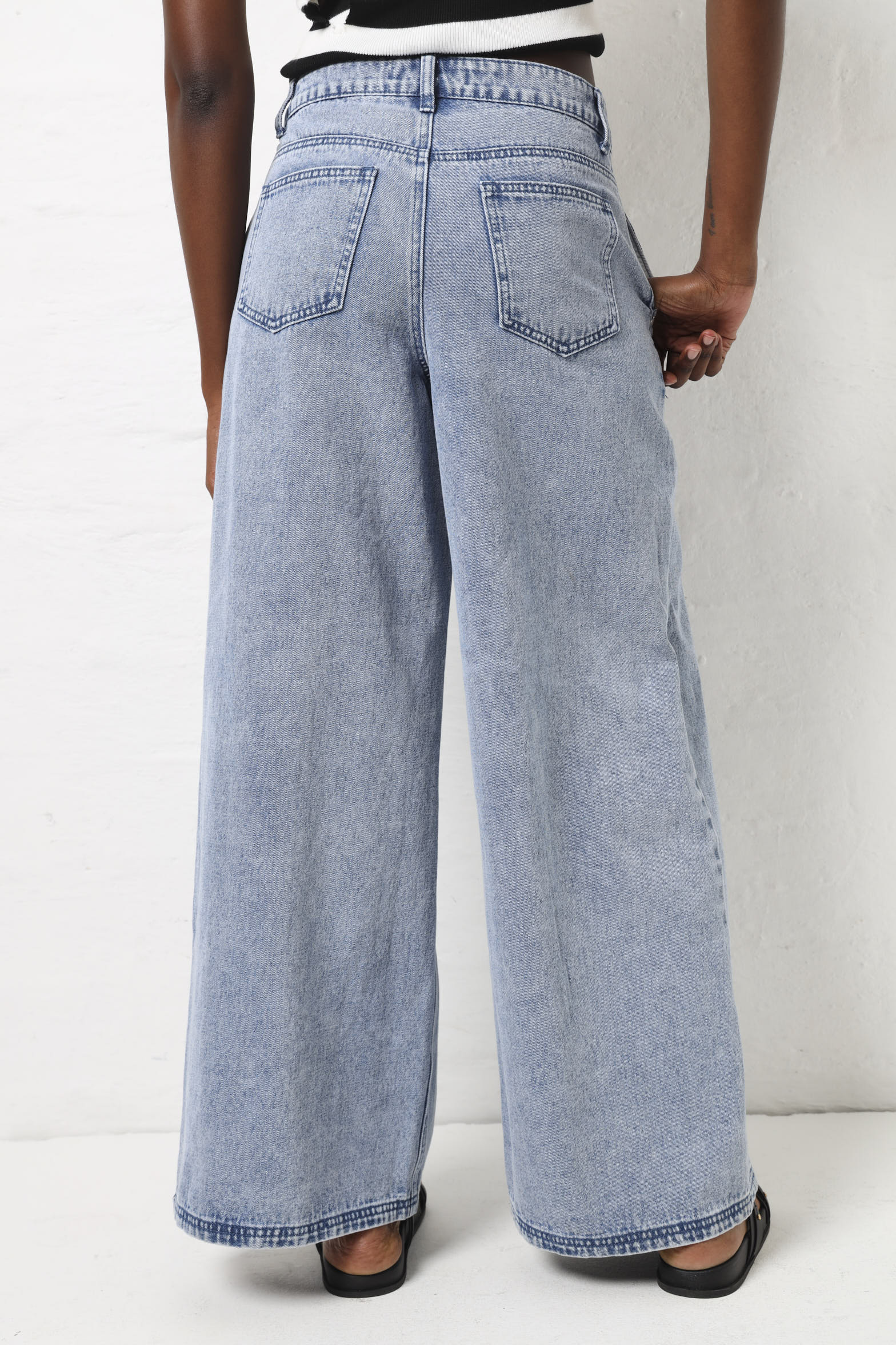 Deep Pleated Wide Leg Jean - Light Wash - Image 6