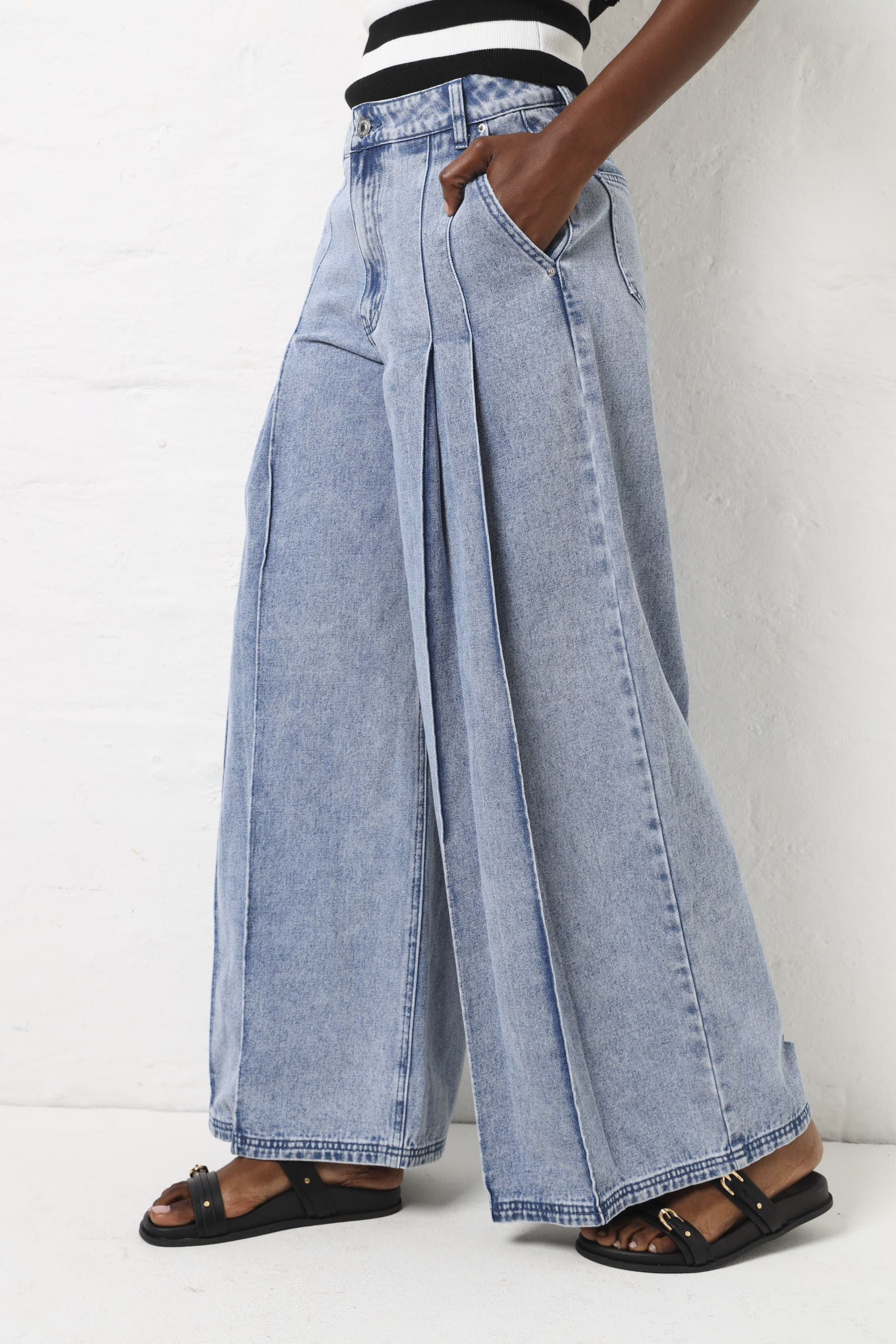Deep Pleated Wide Leg Jean - Light Wash - Image 8
