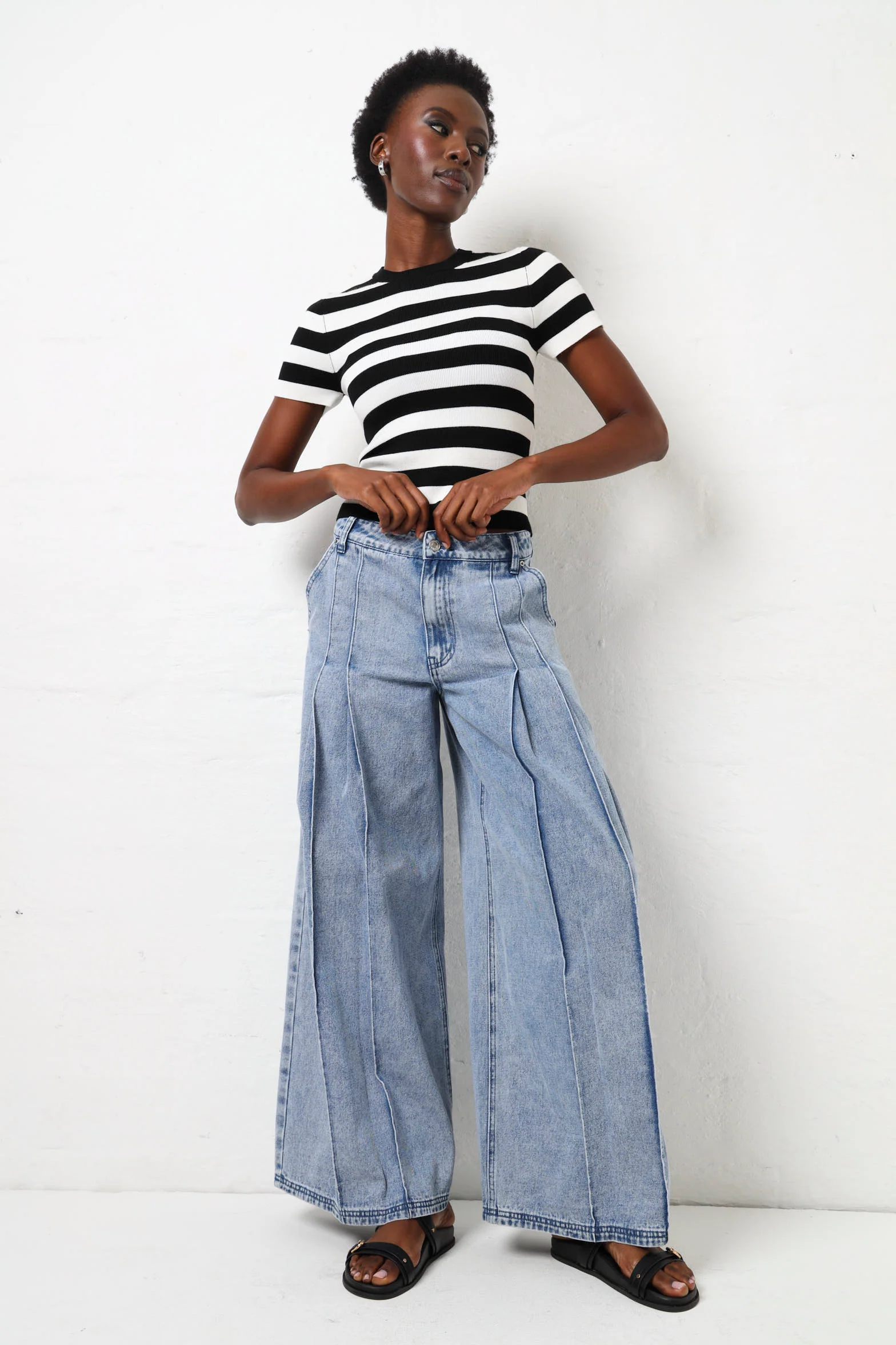 Deep Pleated Wide Leg Jean - Light Wash - Image 9