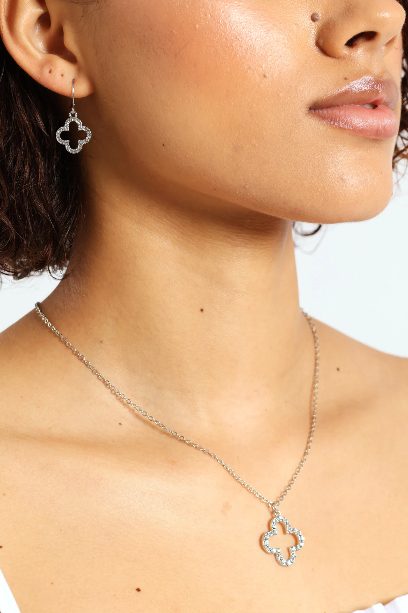 Diamante Flower Pendant Necklace & Matching Earring - Silver
