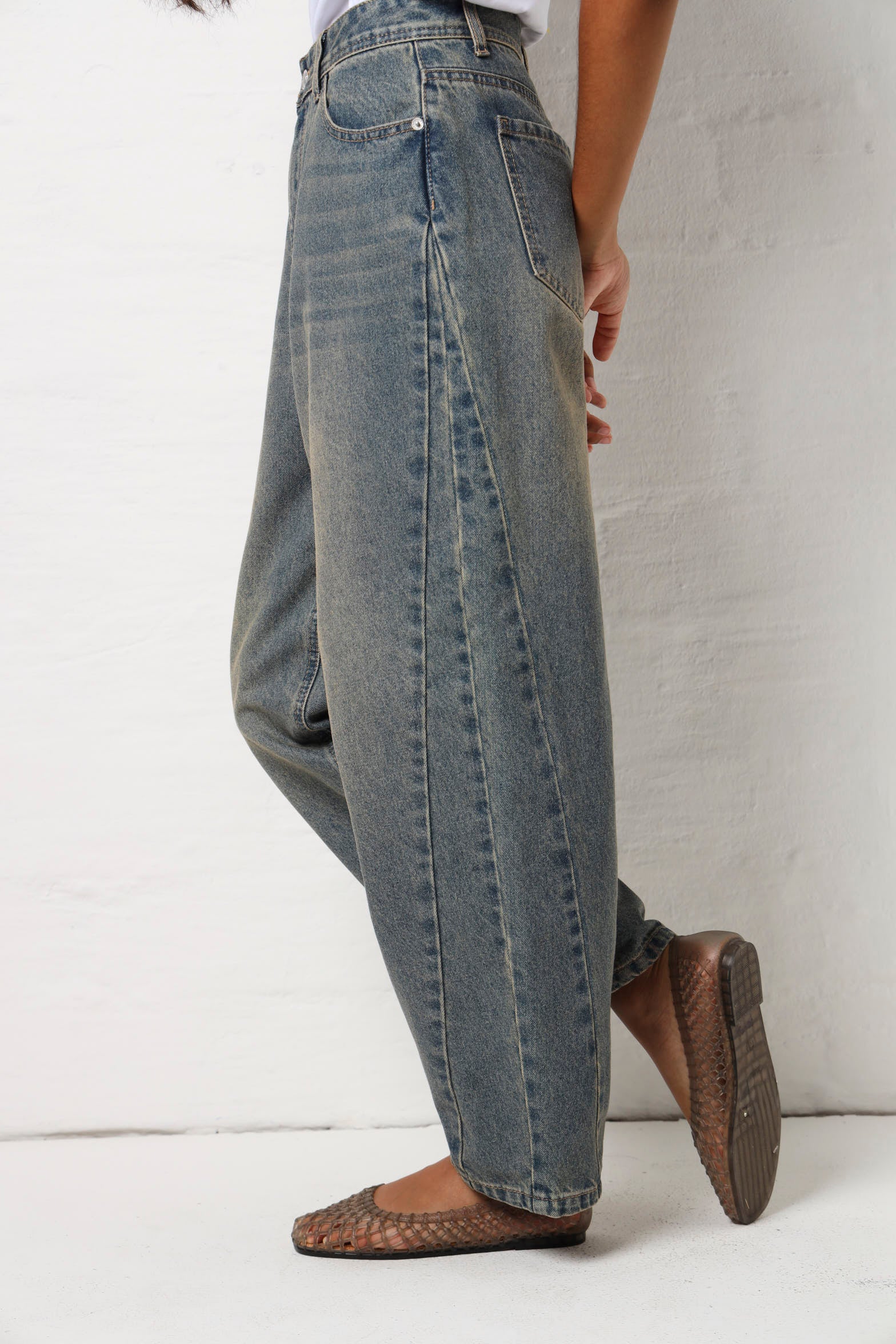 Dirty Panel Detail Barrel Jean - Stonewash - Image 2