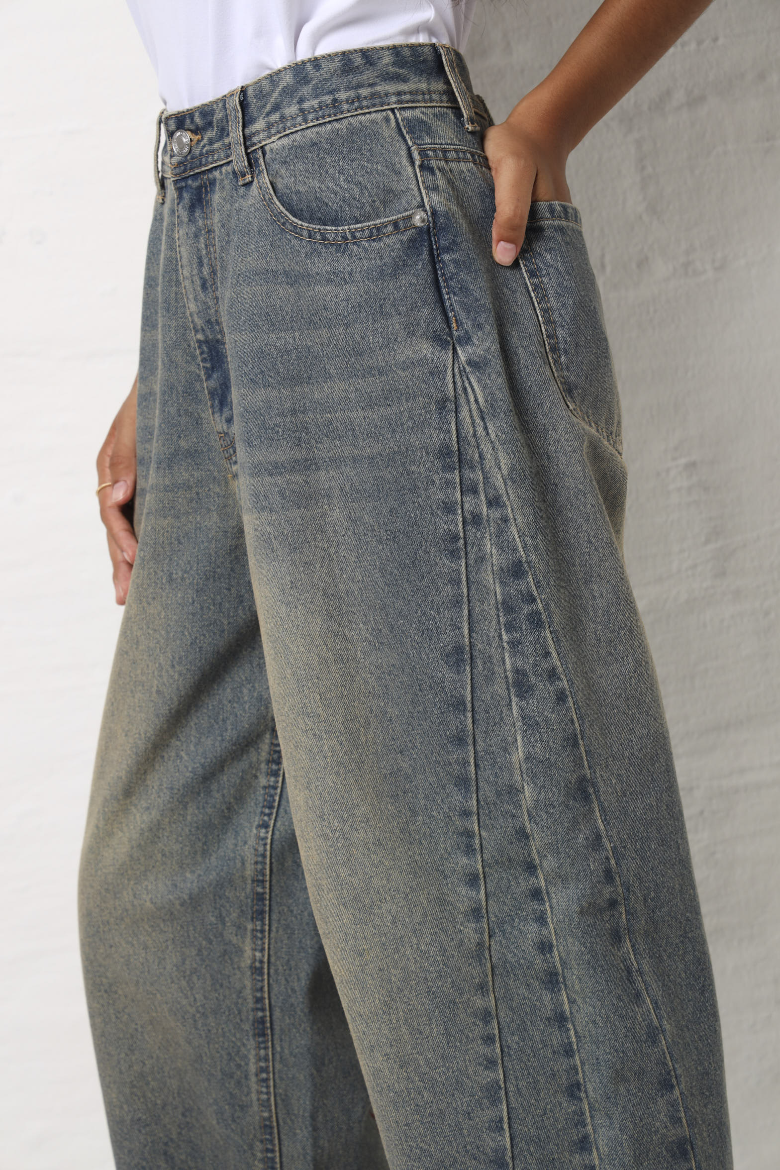 Dirty Panel Detail Barrel Jean - Stonewash - Image 4