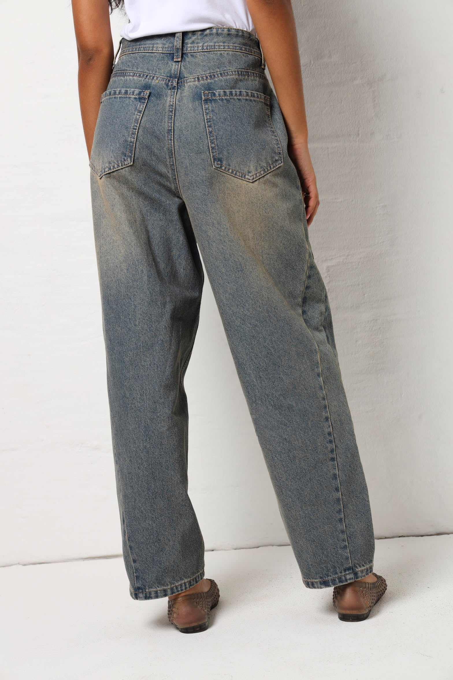 Dirty Panel Detail Barrel Jean - Stonewash - Image 5